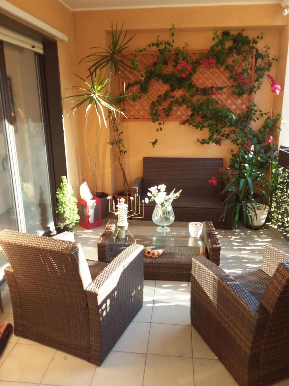 Apartment with Balcony - Photo 5