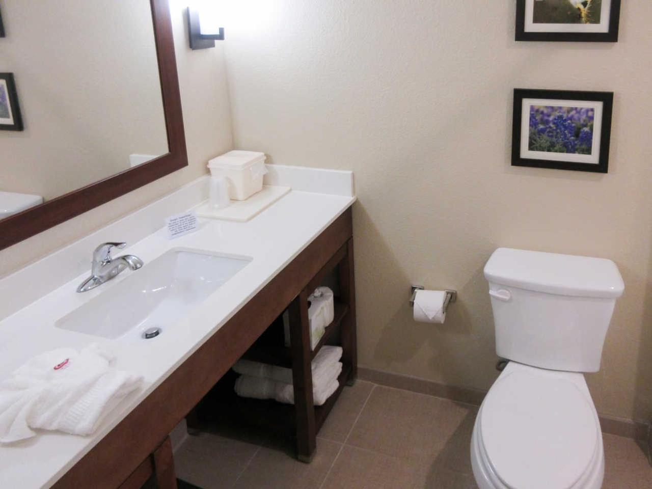 King Suite - Non-Smoking/Interior Hall photo 2