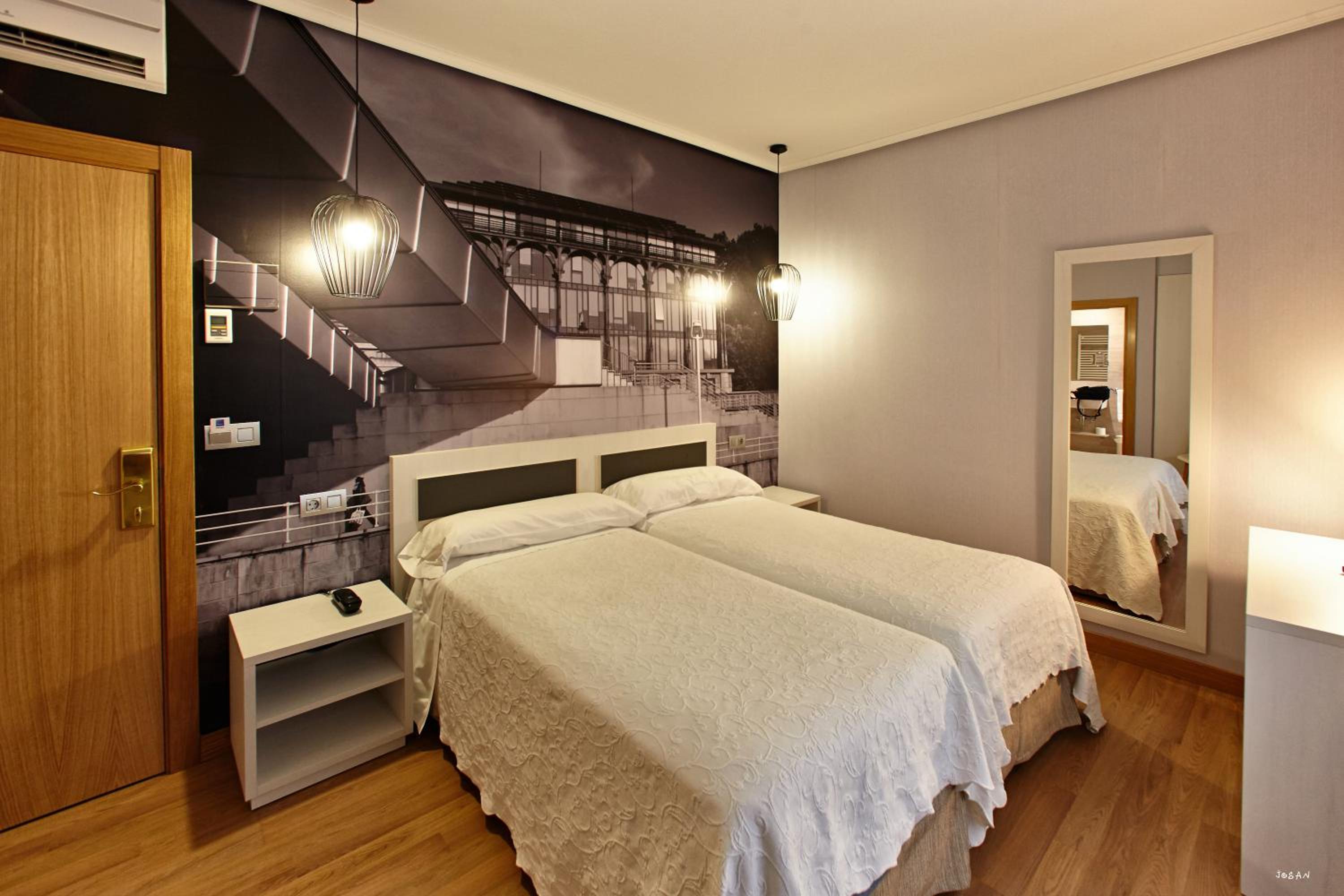 Double or Twin Room - Photo 10
