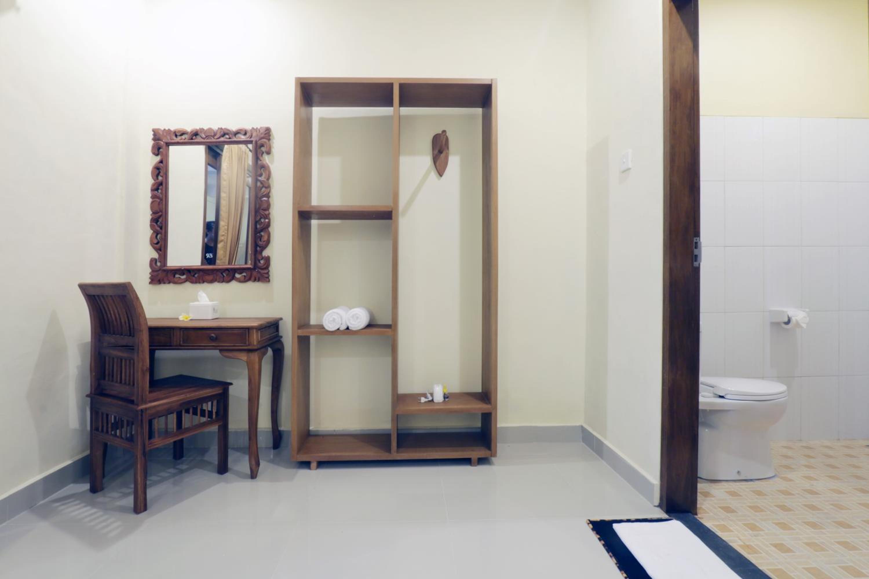 Budget Double Room - Photo 11