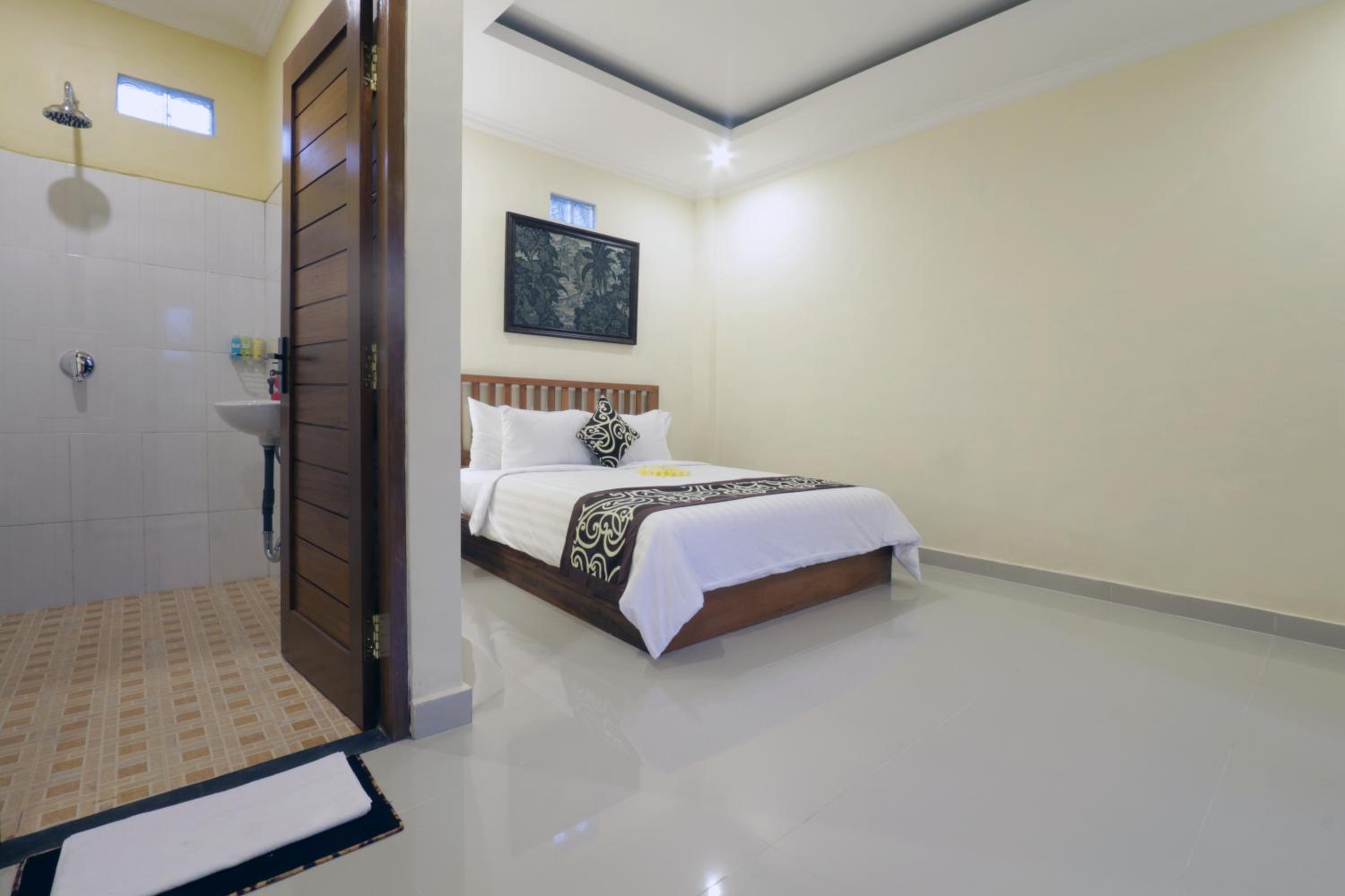 Budget Double Room - Photo 8