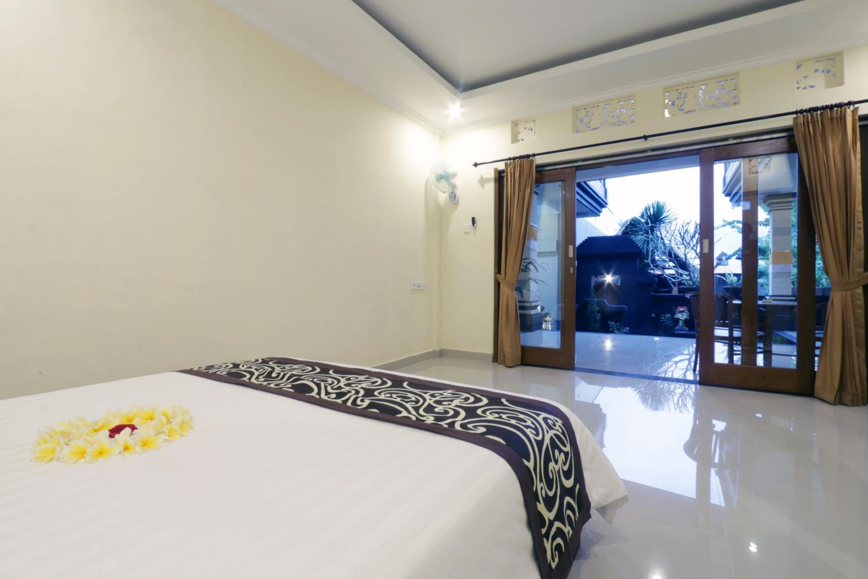 Budget Double Room - Photo 6