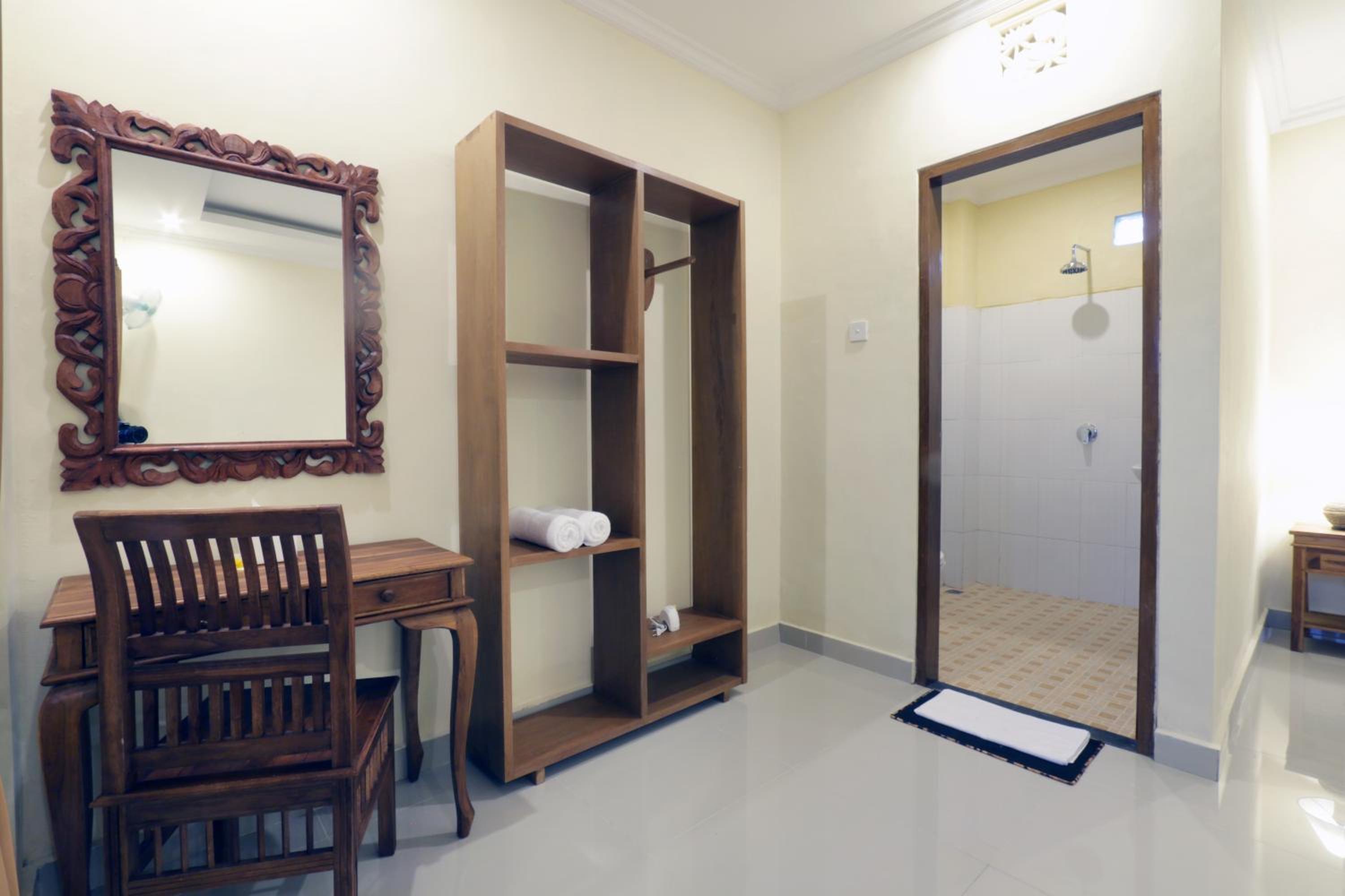 Budget Double Room - Photo 18