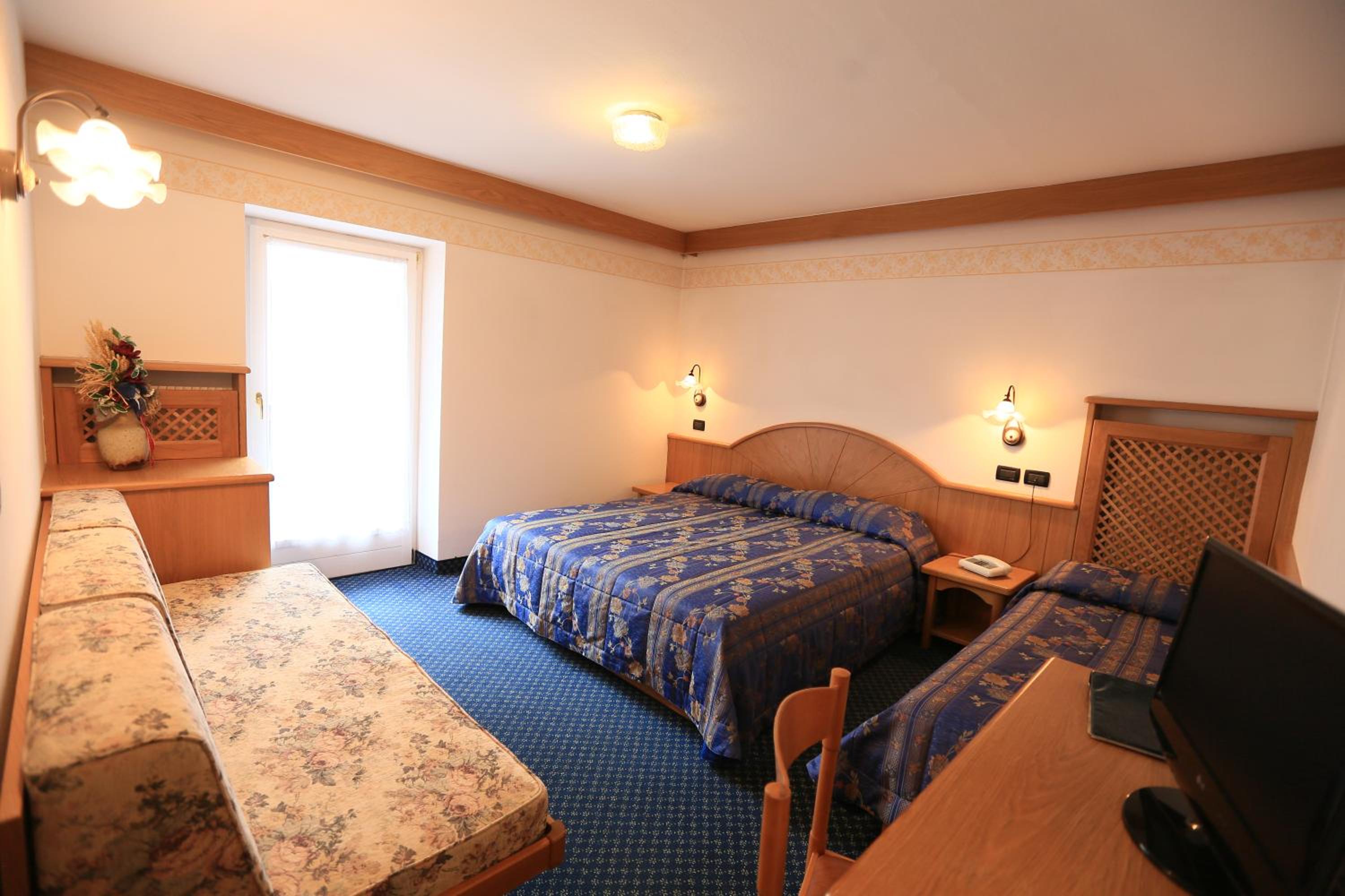 Quadruple Room - Photo 3