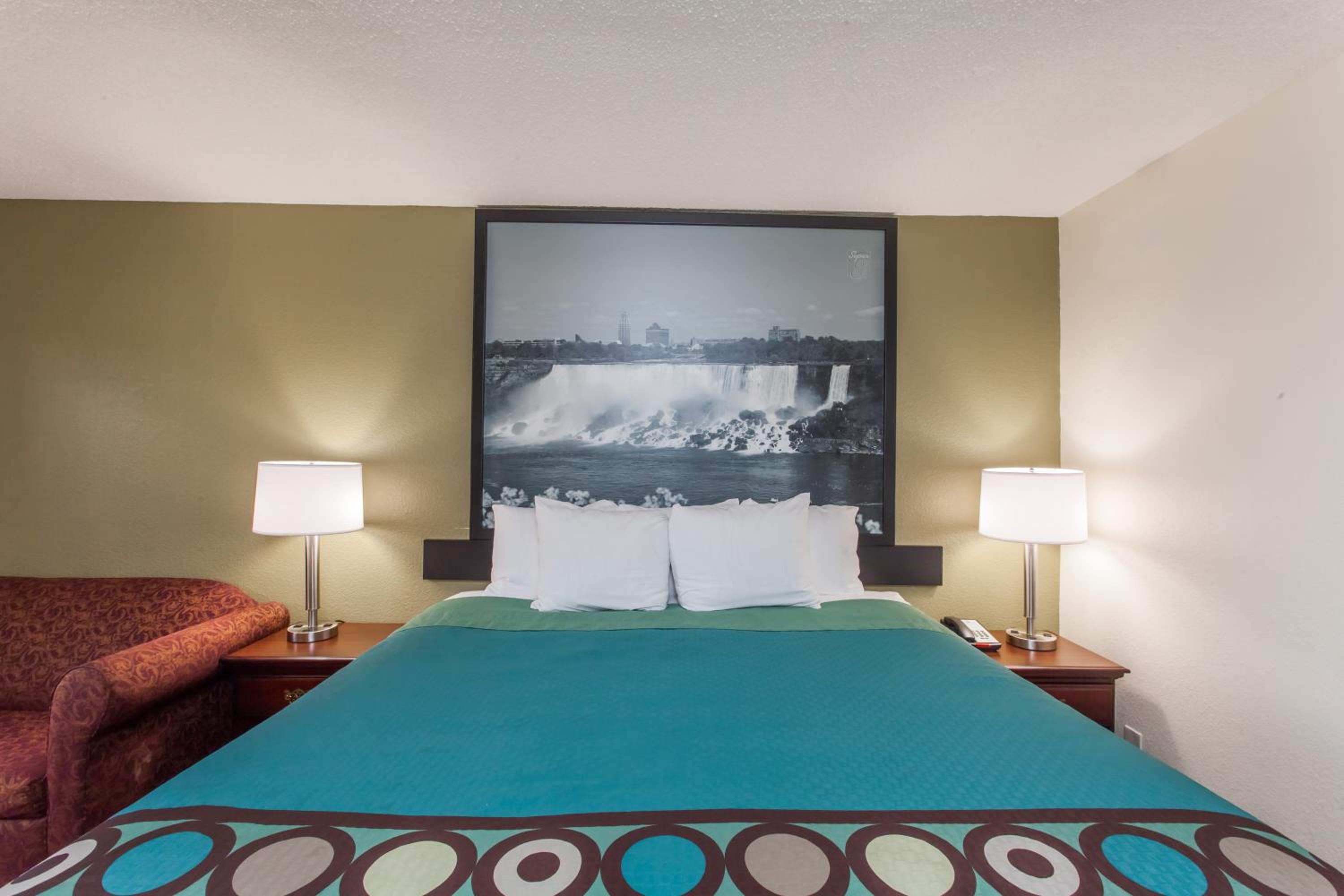 King Room - Non-Smoking - Photo 4