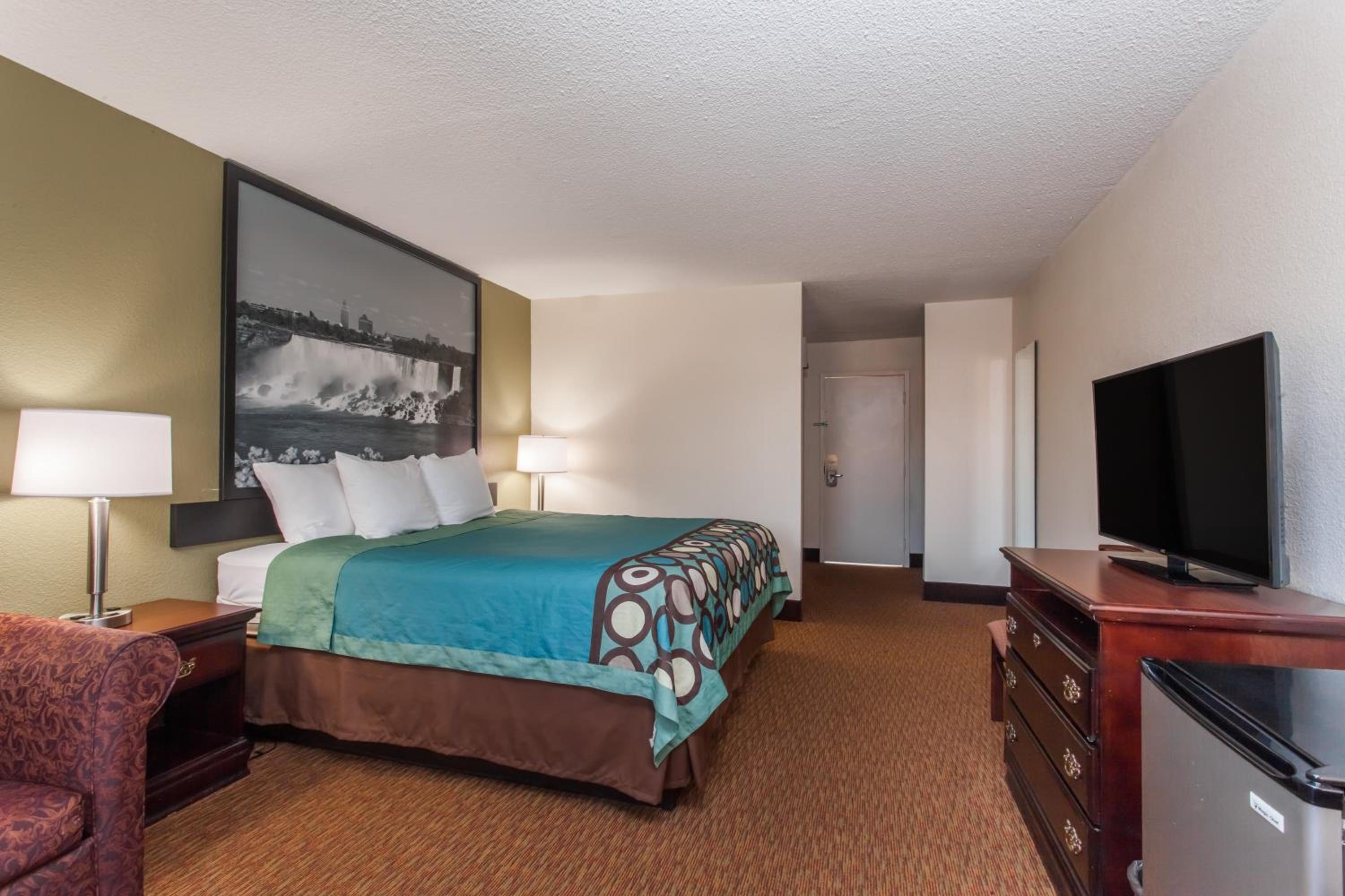 King Room - Non-Smoking - Photo 3