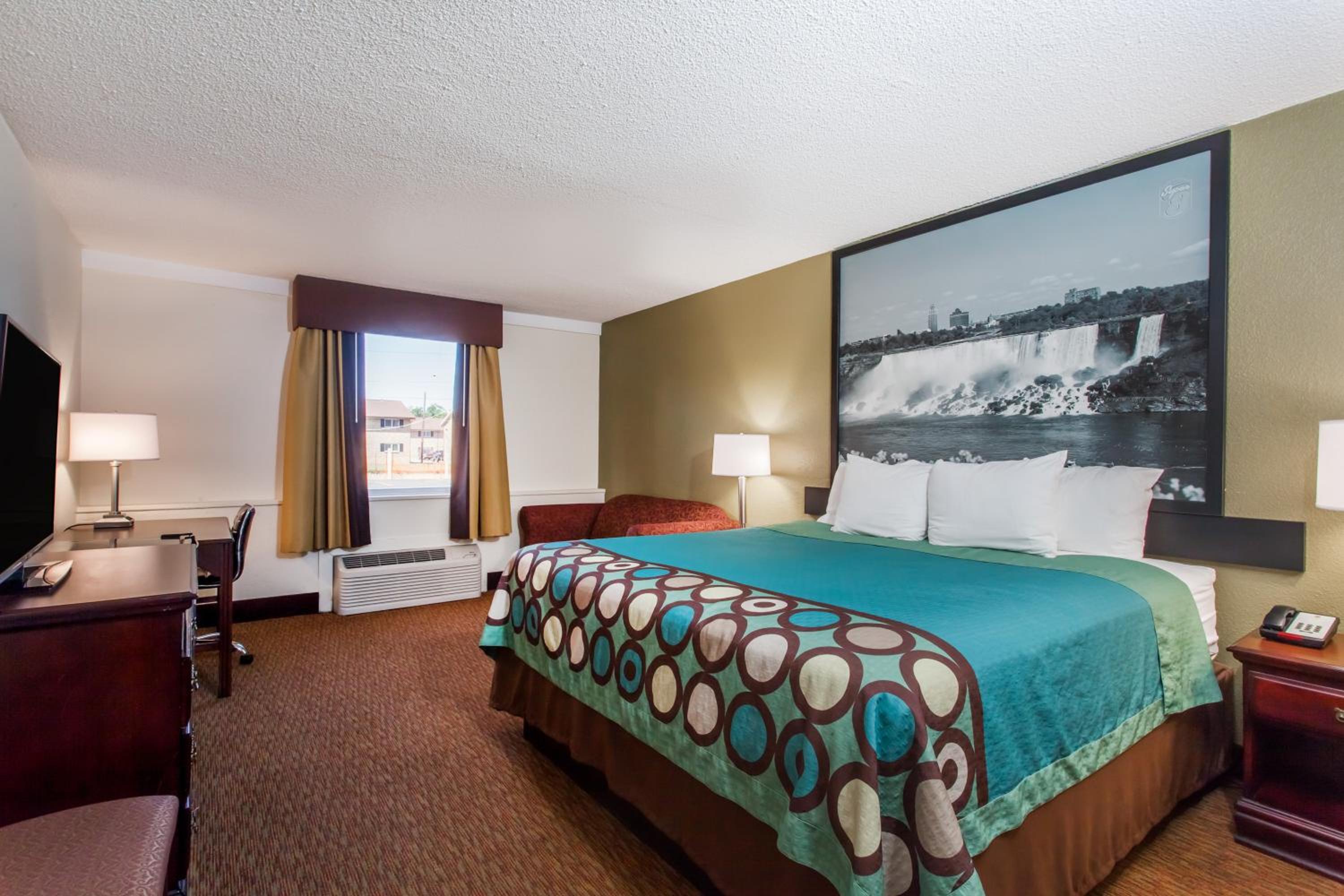 King Room - Non-Smoking - Photo 1