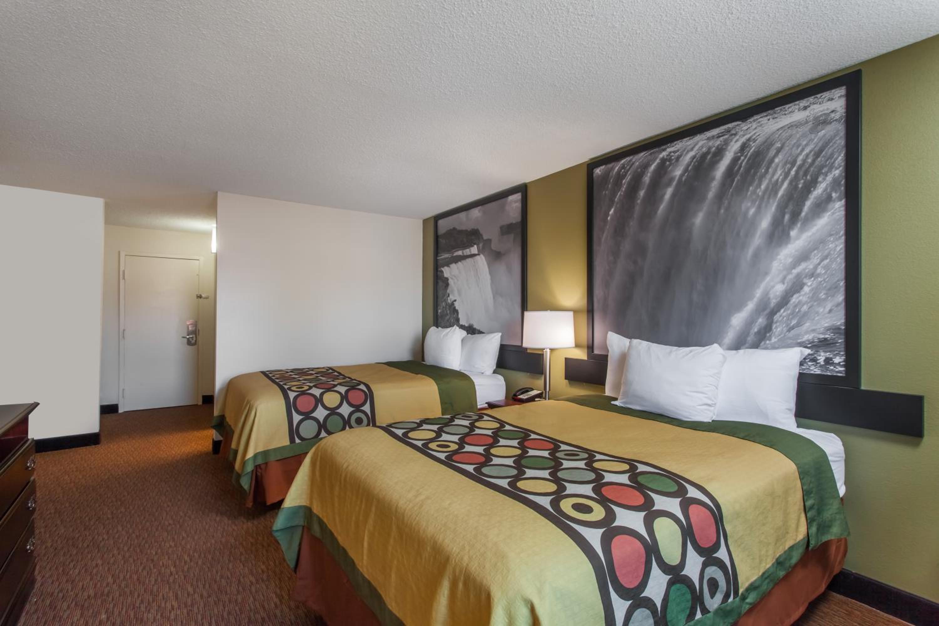 Double Room with Two Double Beds - Non-Smoking - Photo 2
