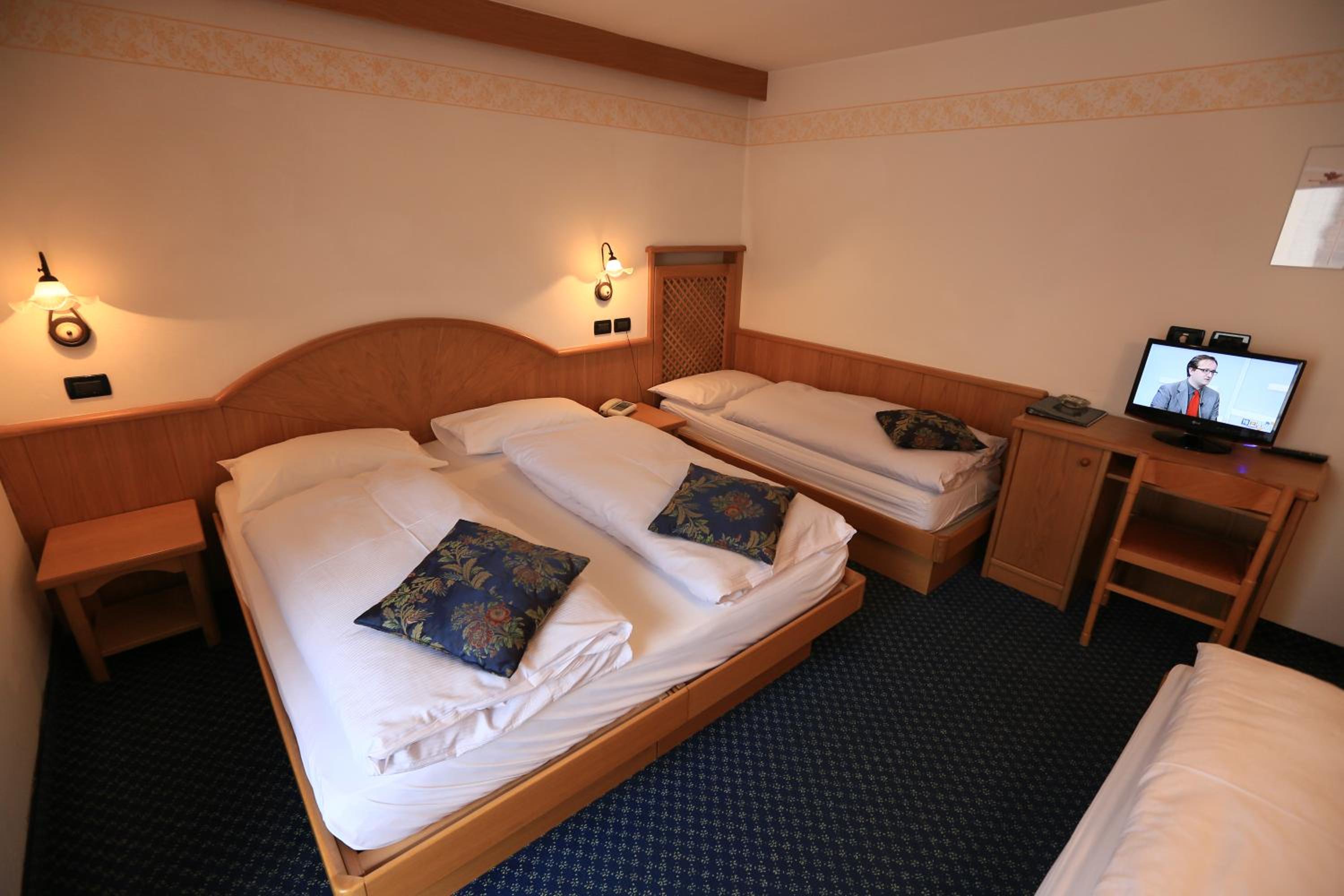 Quadruple Room - Photo 1