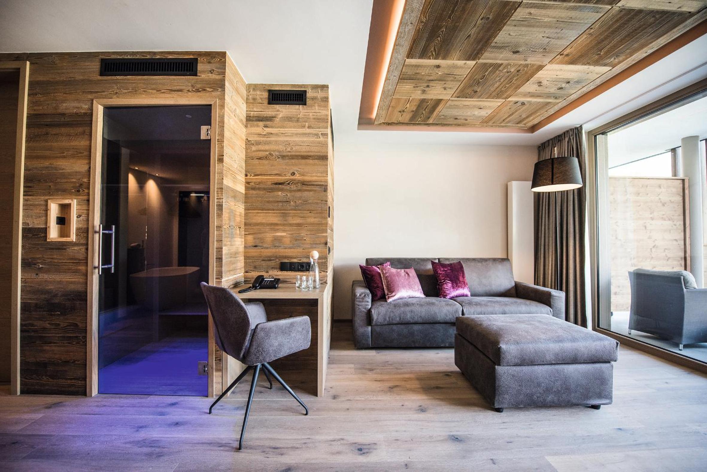 Deluxe King Suite Living Dream - Photo 1