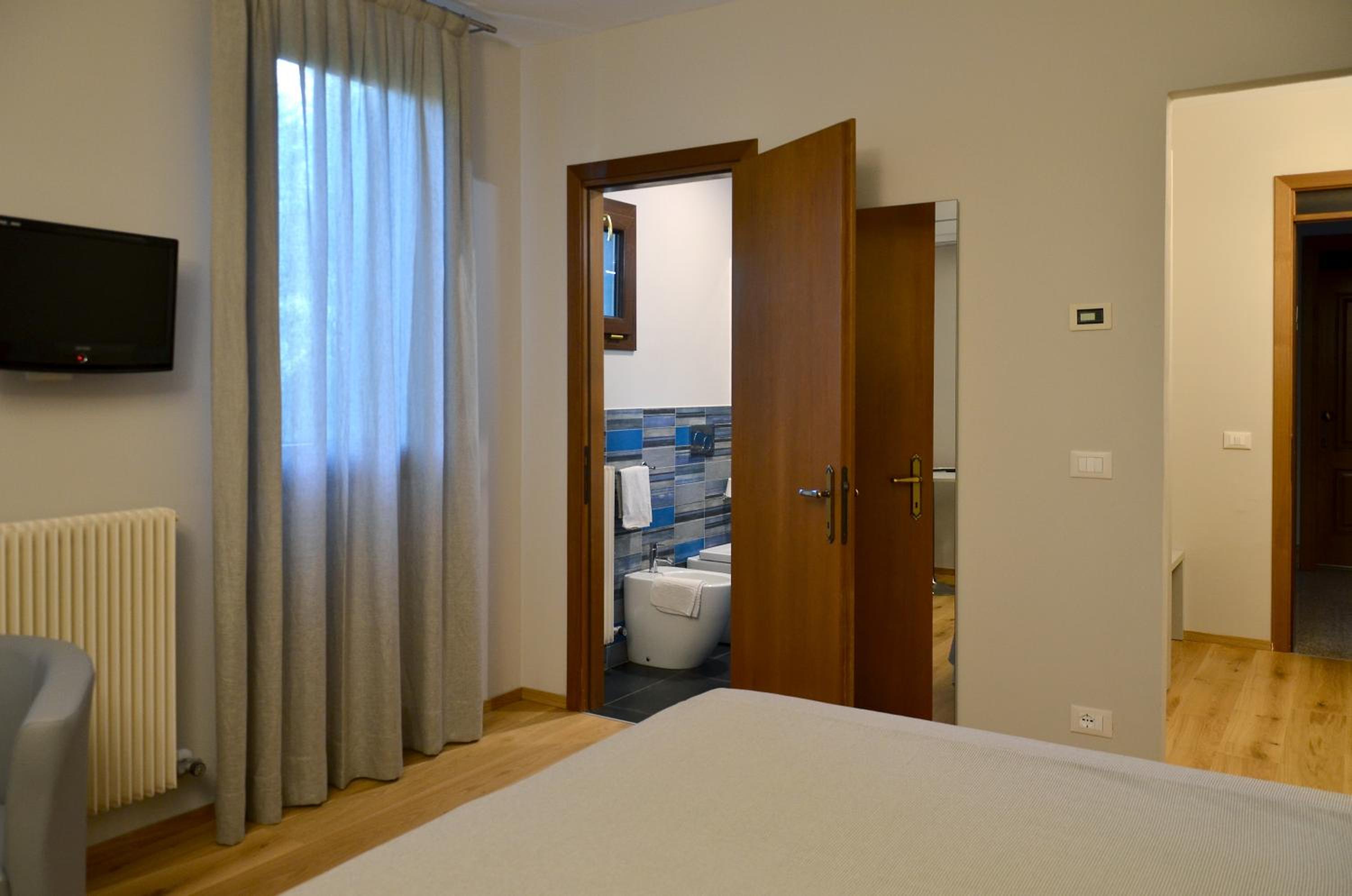 Double or Twin Room photo 3