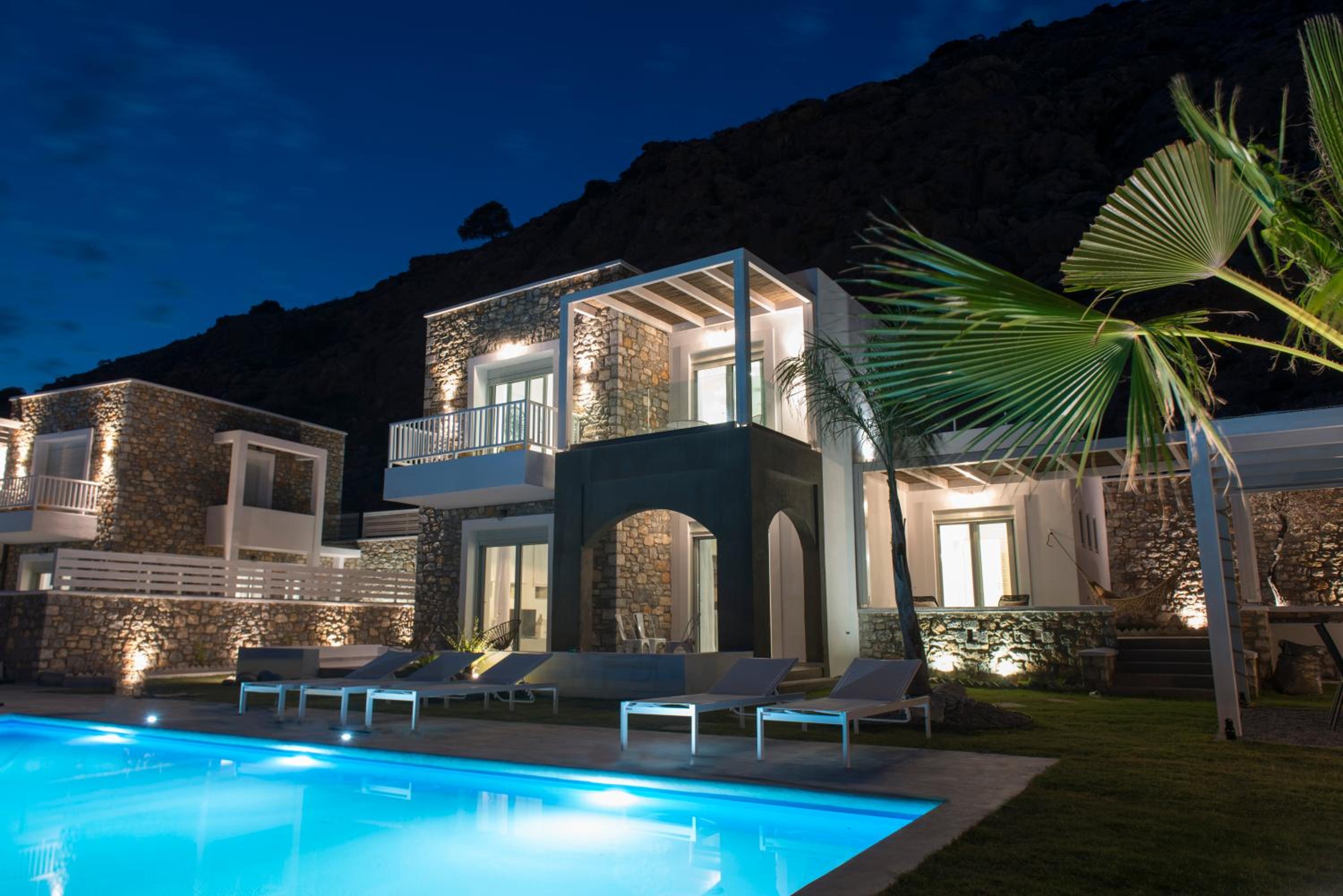 Three-Bedroom Villa photo 2