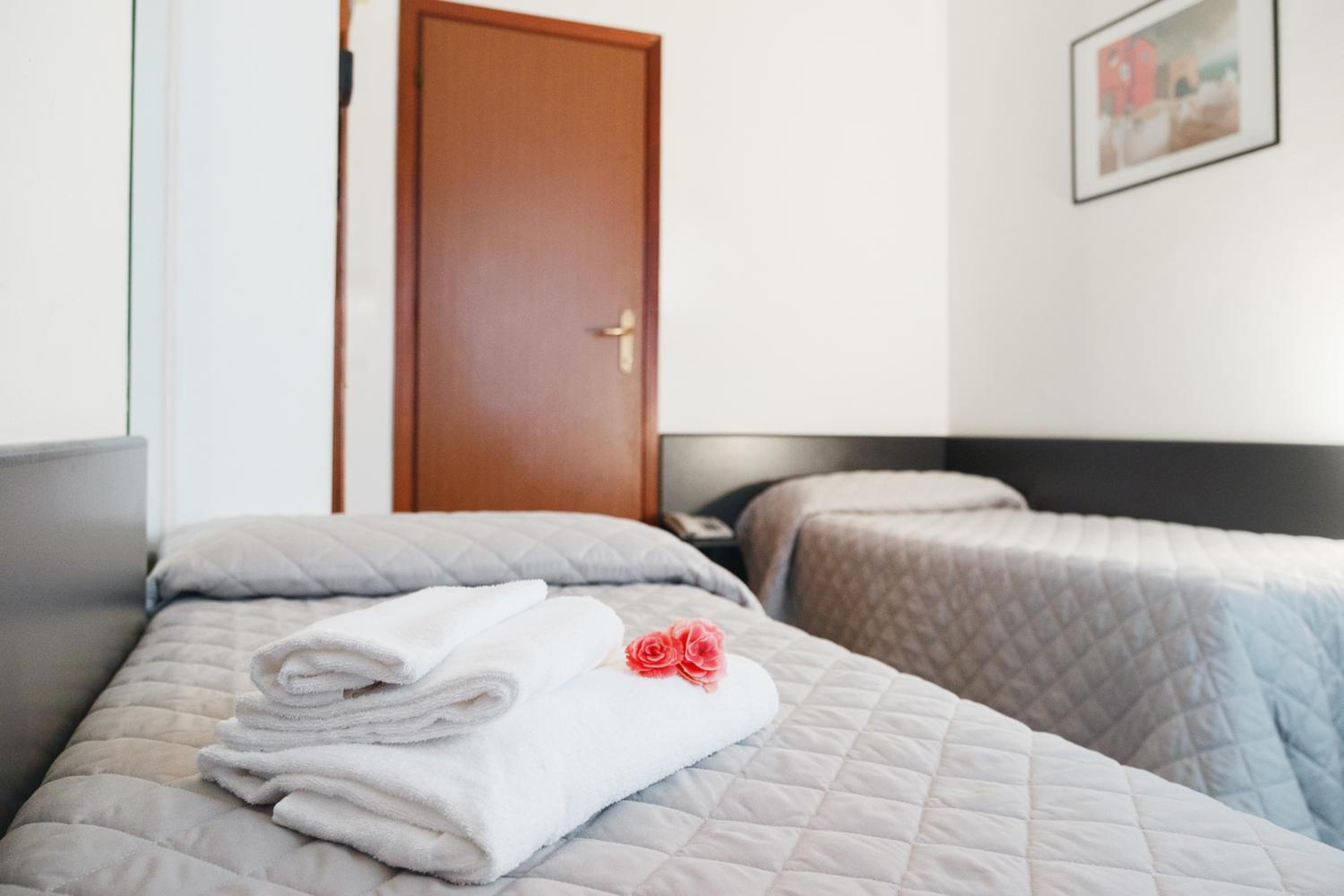 Economy Twin Room - Photo 1