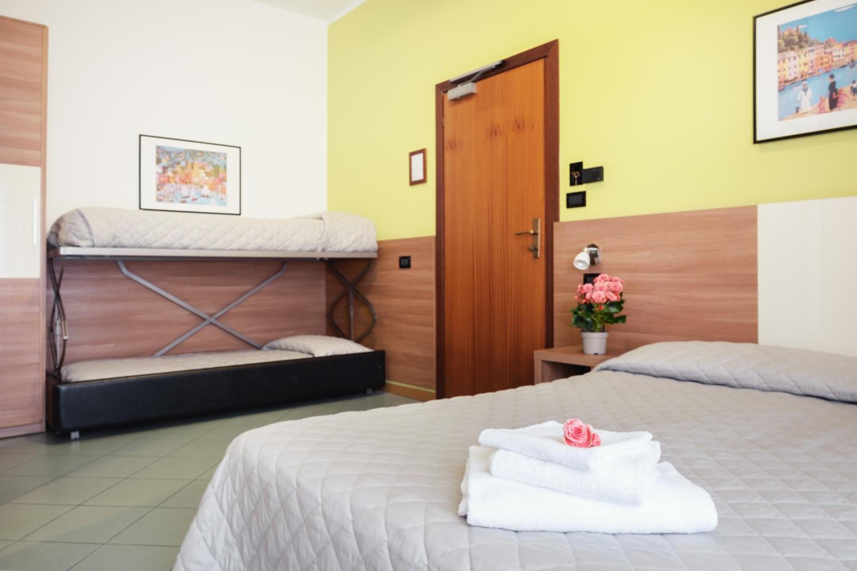 Quadruple Room - Photo 6