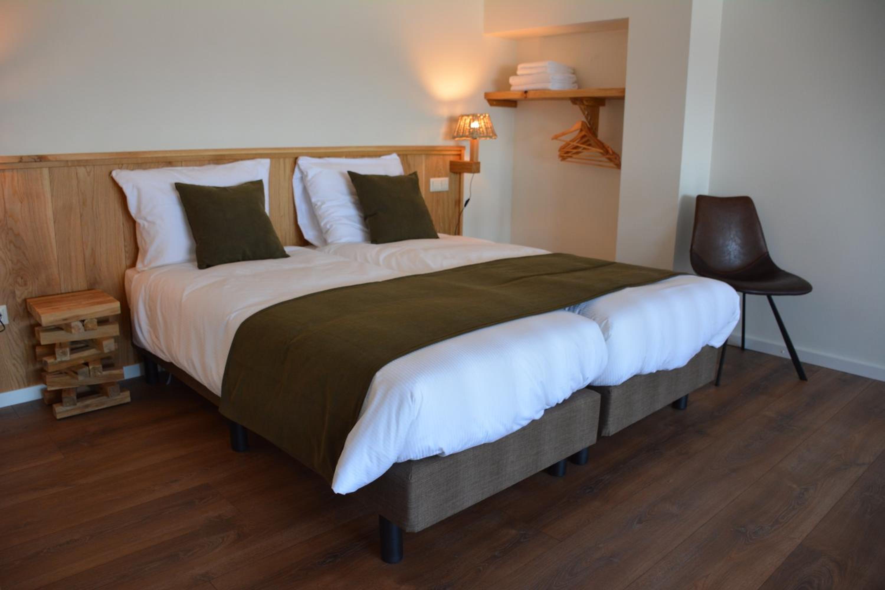 One-Bedroom Apartment - Photo 1