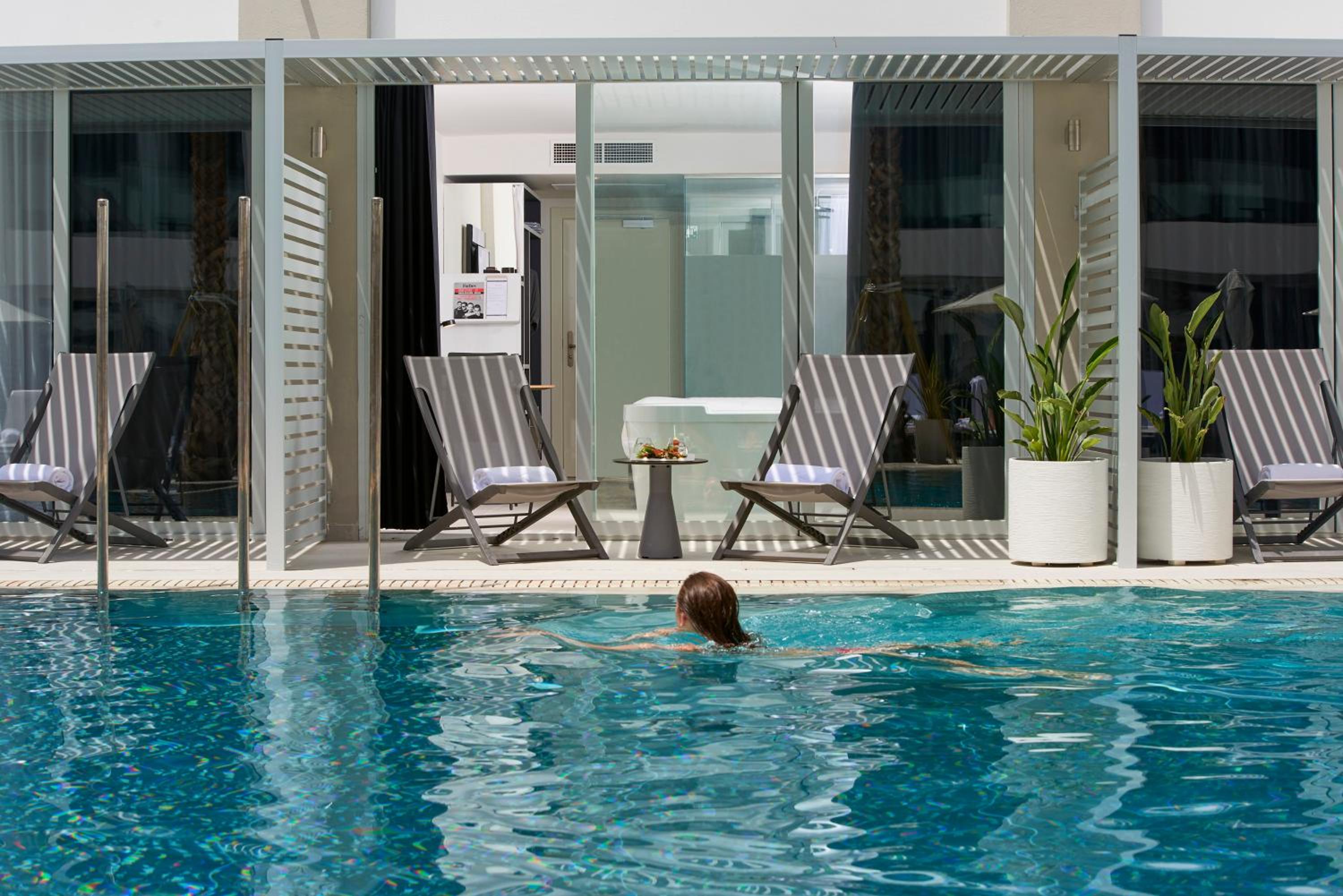 The Innside Premium Room with Swim Up