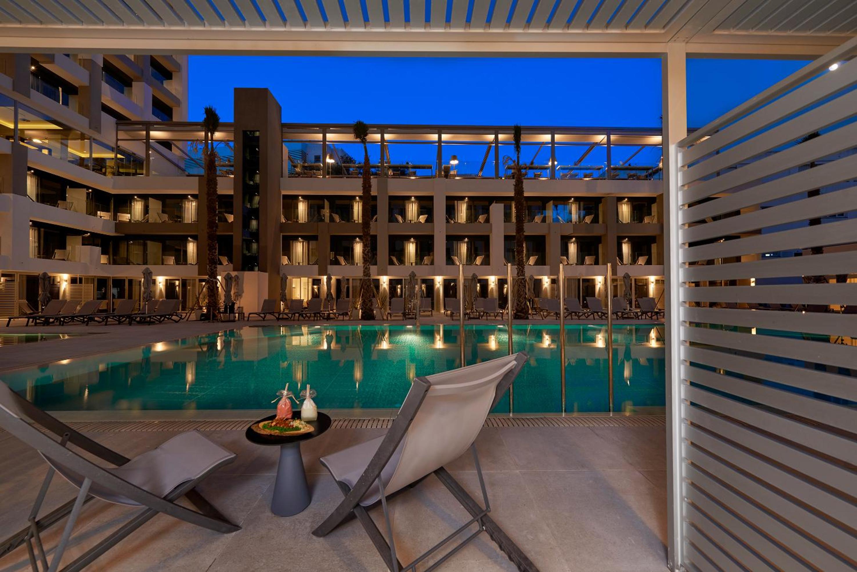 The Innside Premium Room with Swim Up - Photo 9