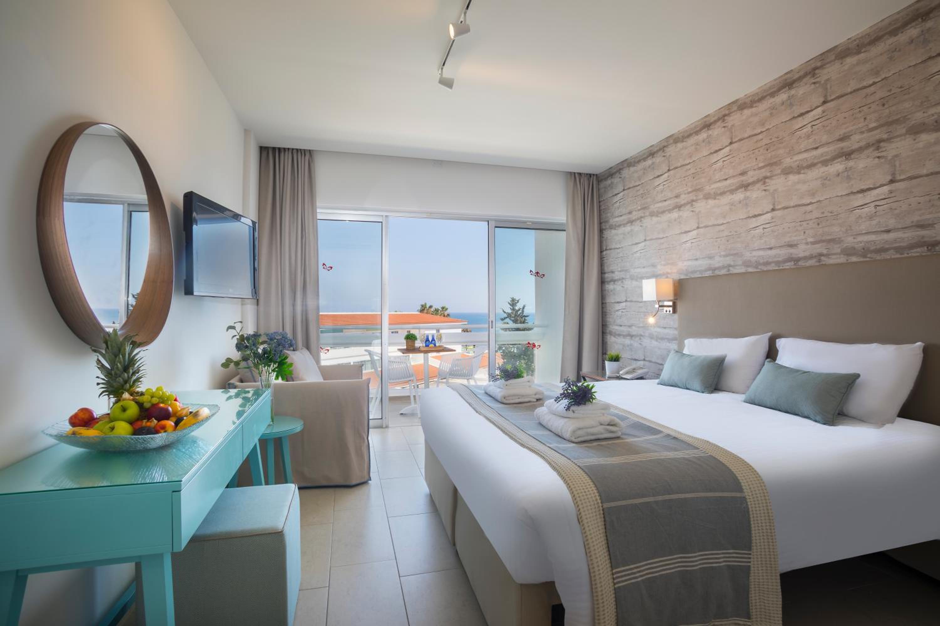 Double or Twin Room with Side Sea View