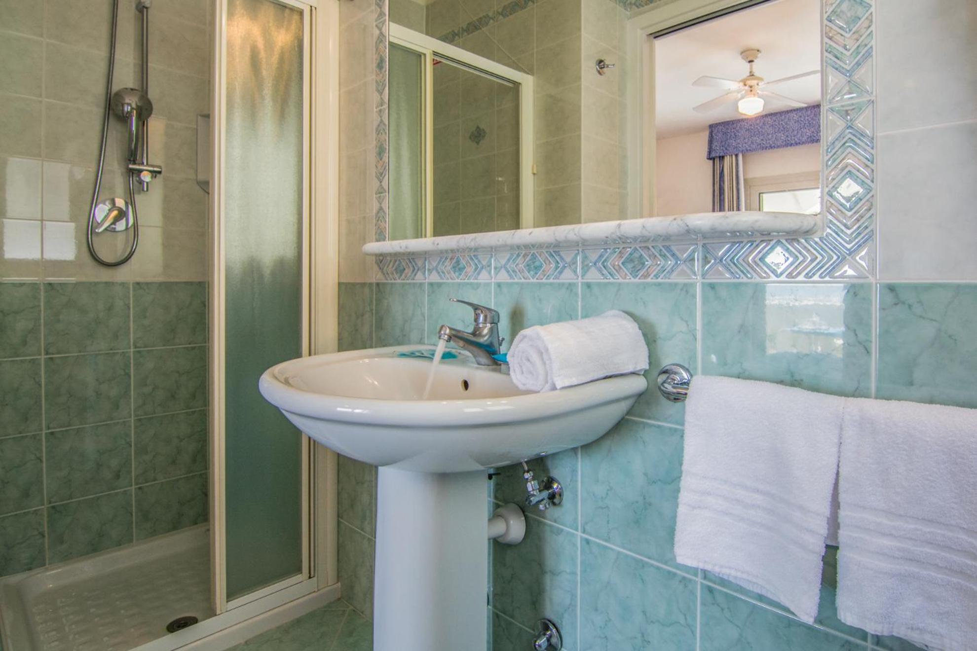Junior Suite with Front Sea View - Photo 3