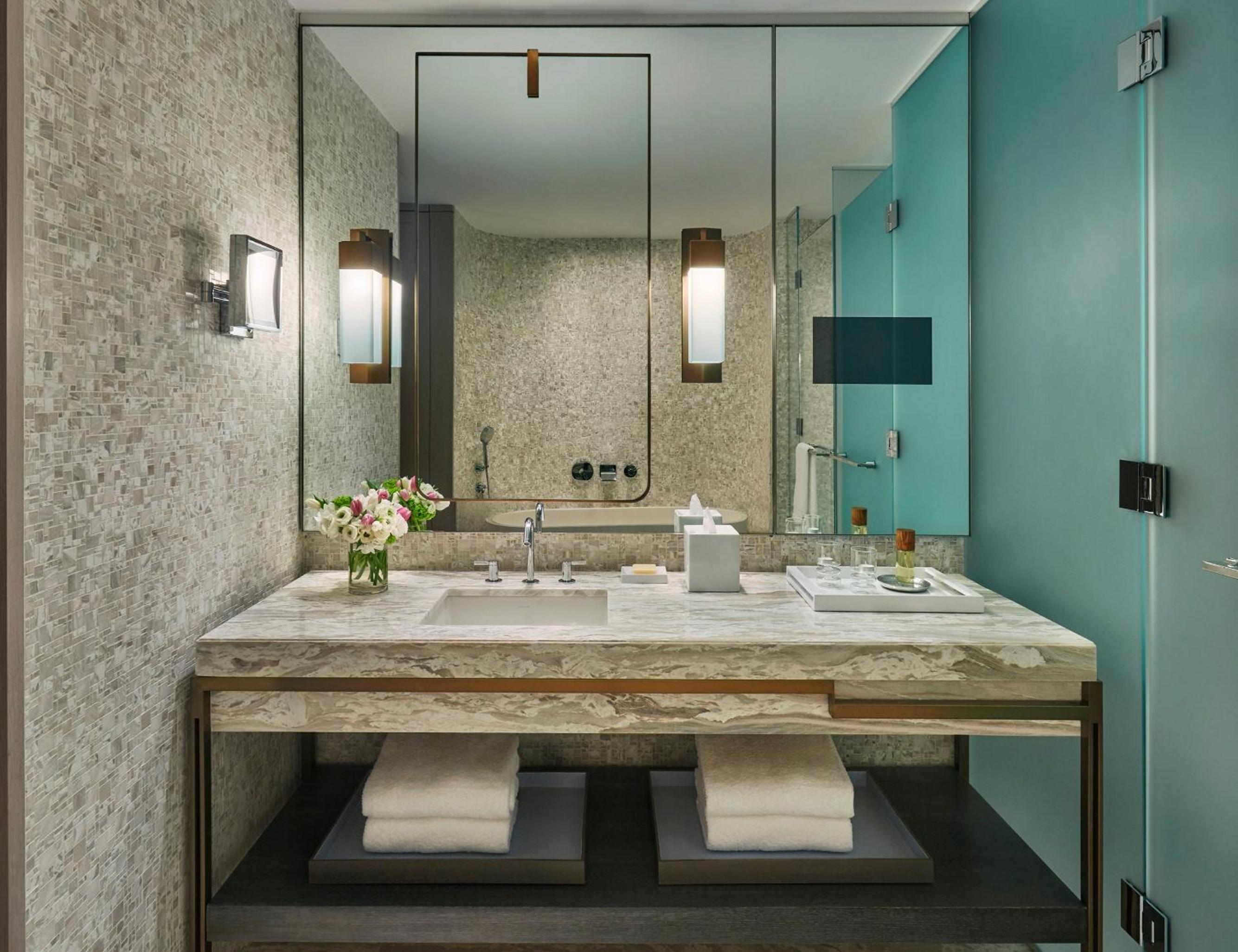 Manhattan Room with Double Beds thumbnail 6