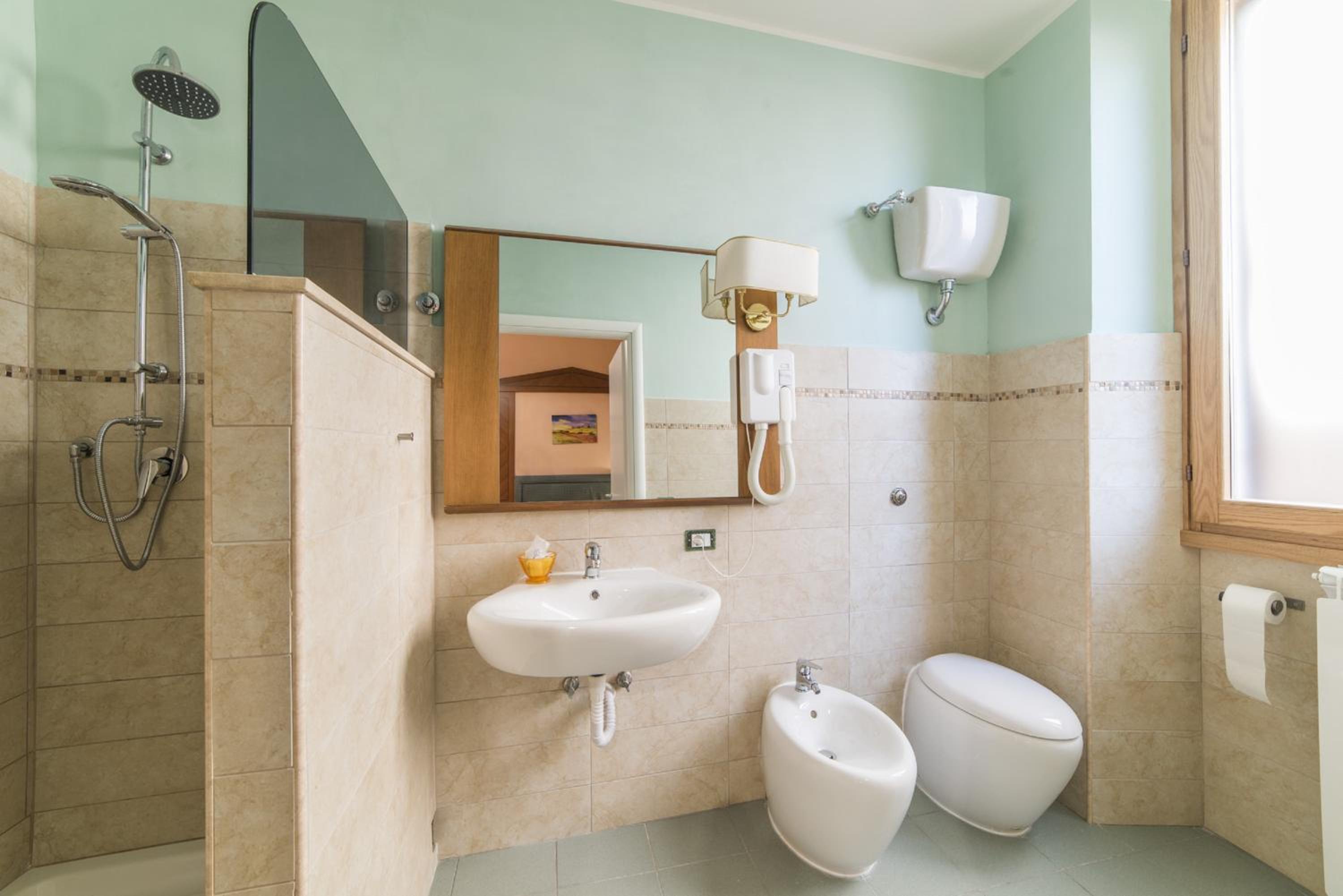 Deluxe Quadruple Room (Via Teobaldi, 2) - Photo 19