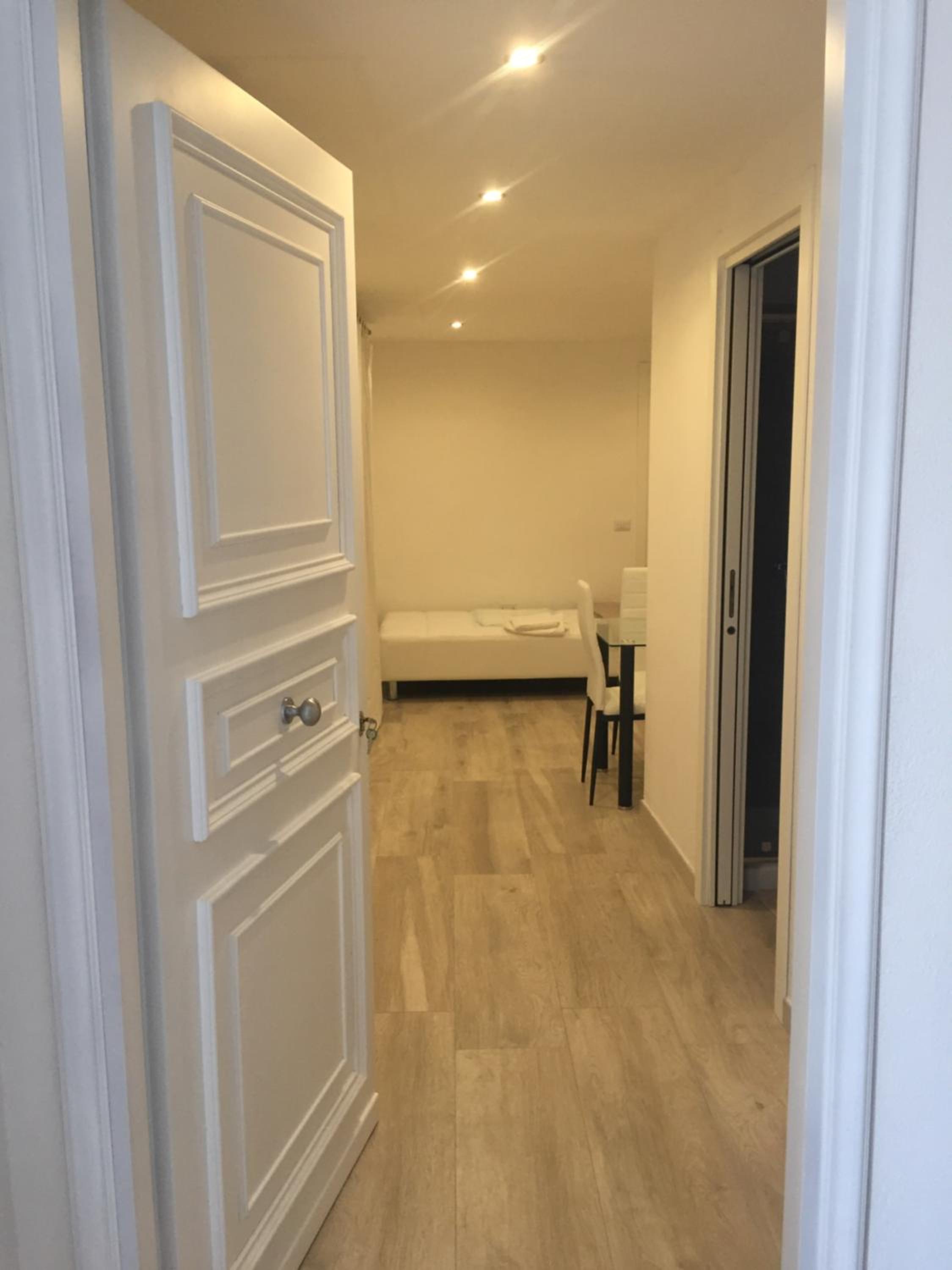 Double Room - Photo 7