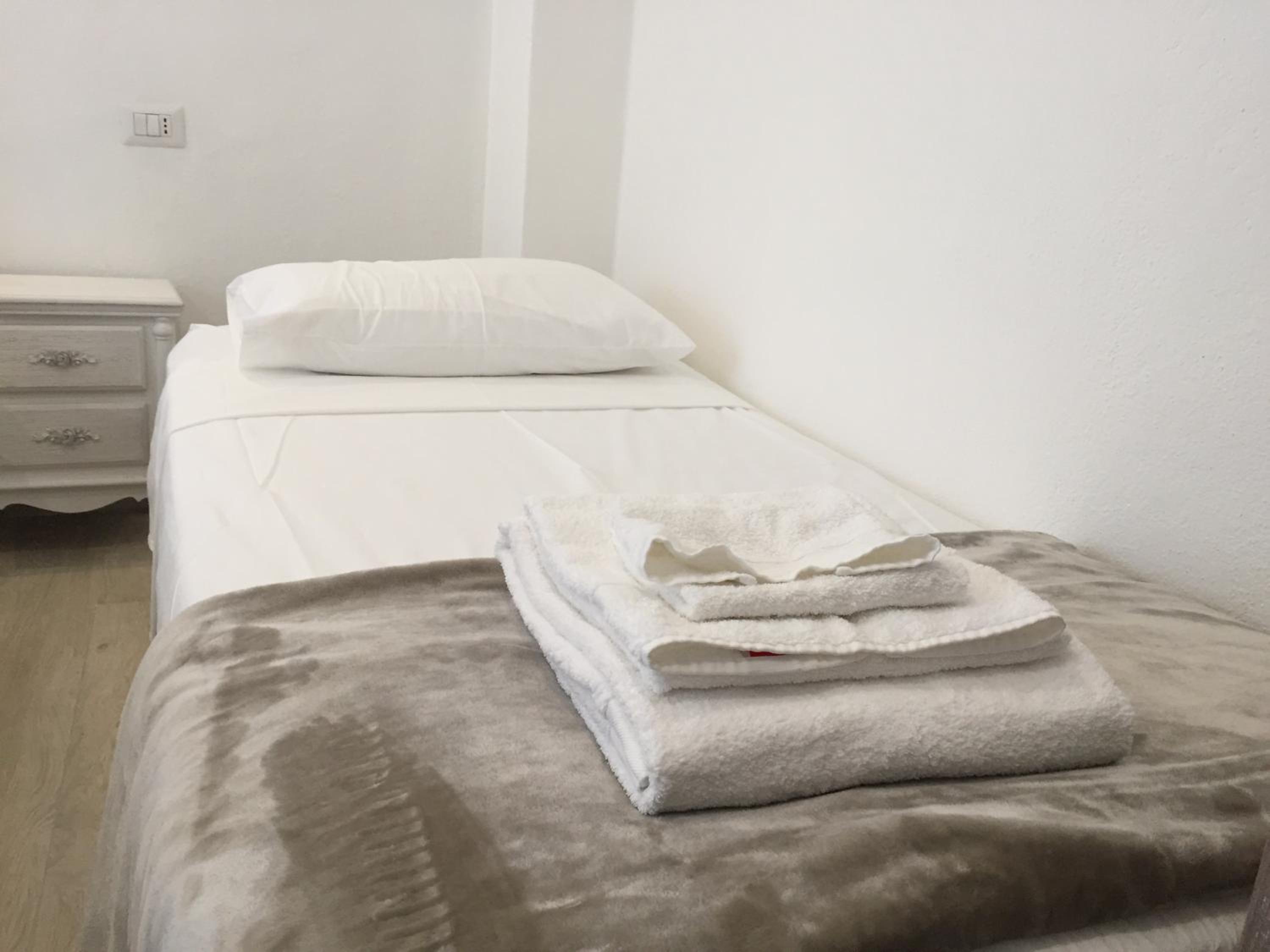 Double Room - Photo 6