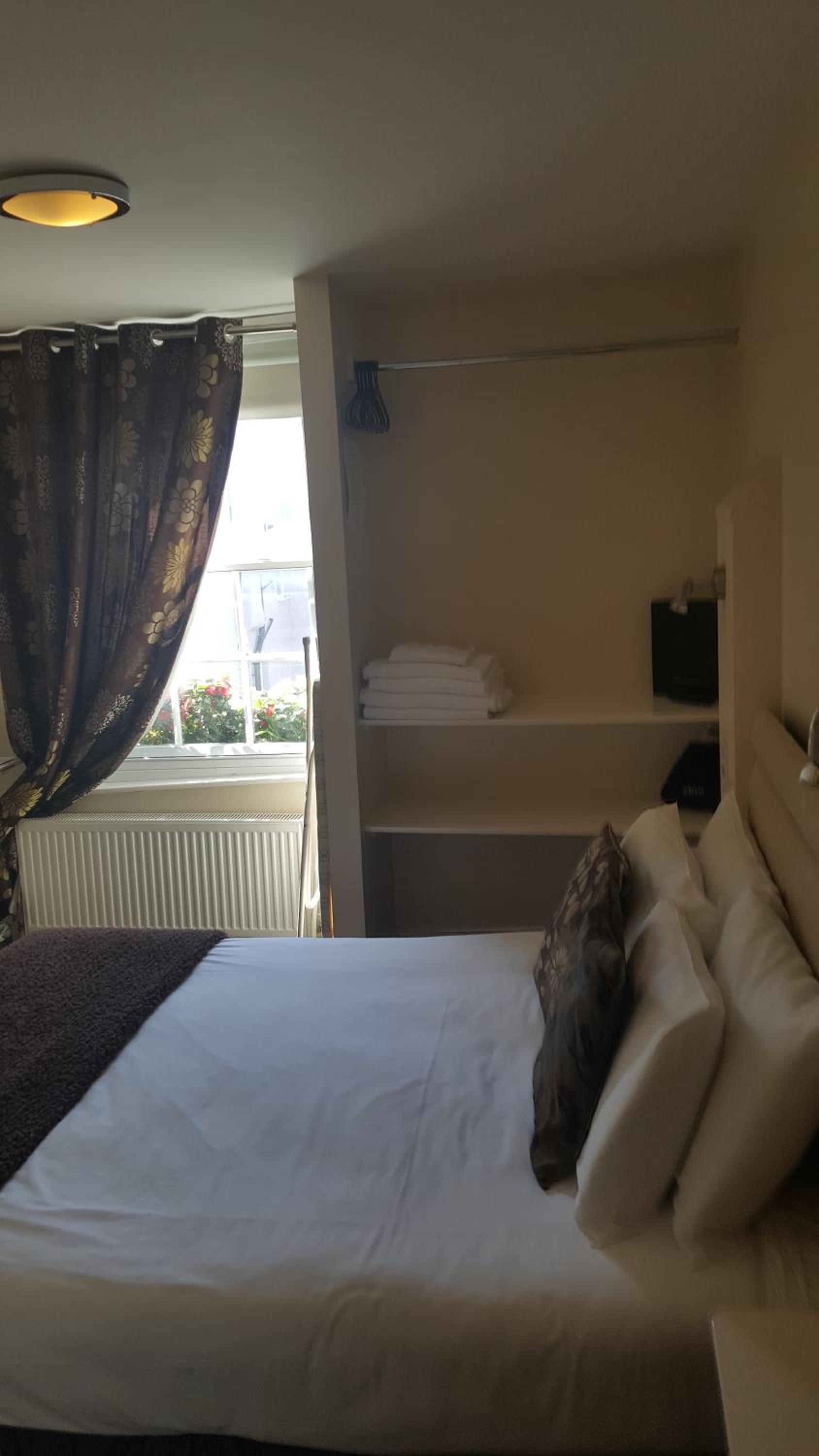 Economy Double Room photo 2