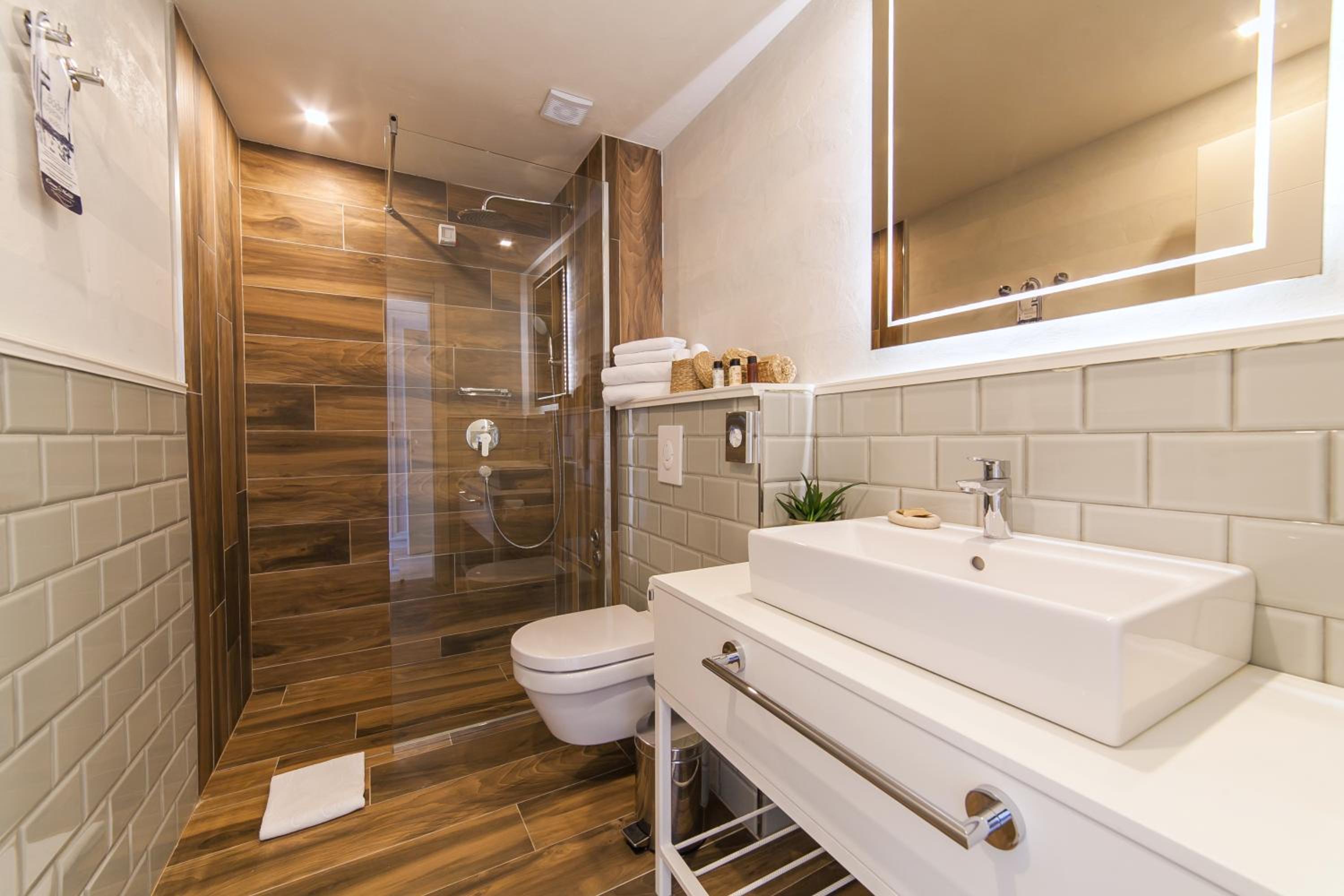 Junior Family Suite with Mountain View photo 3