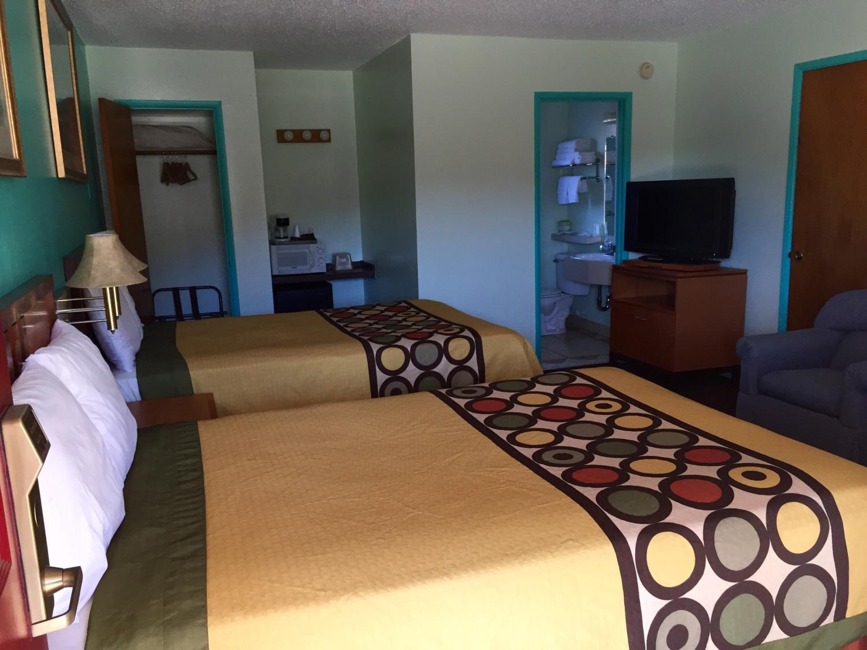 Double Room with Two Double Beds - Photo 1