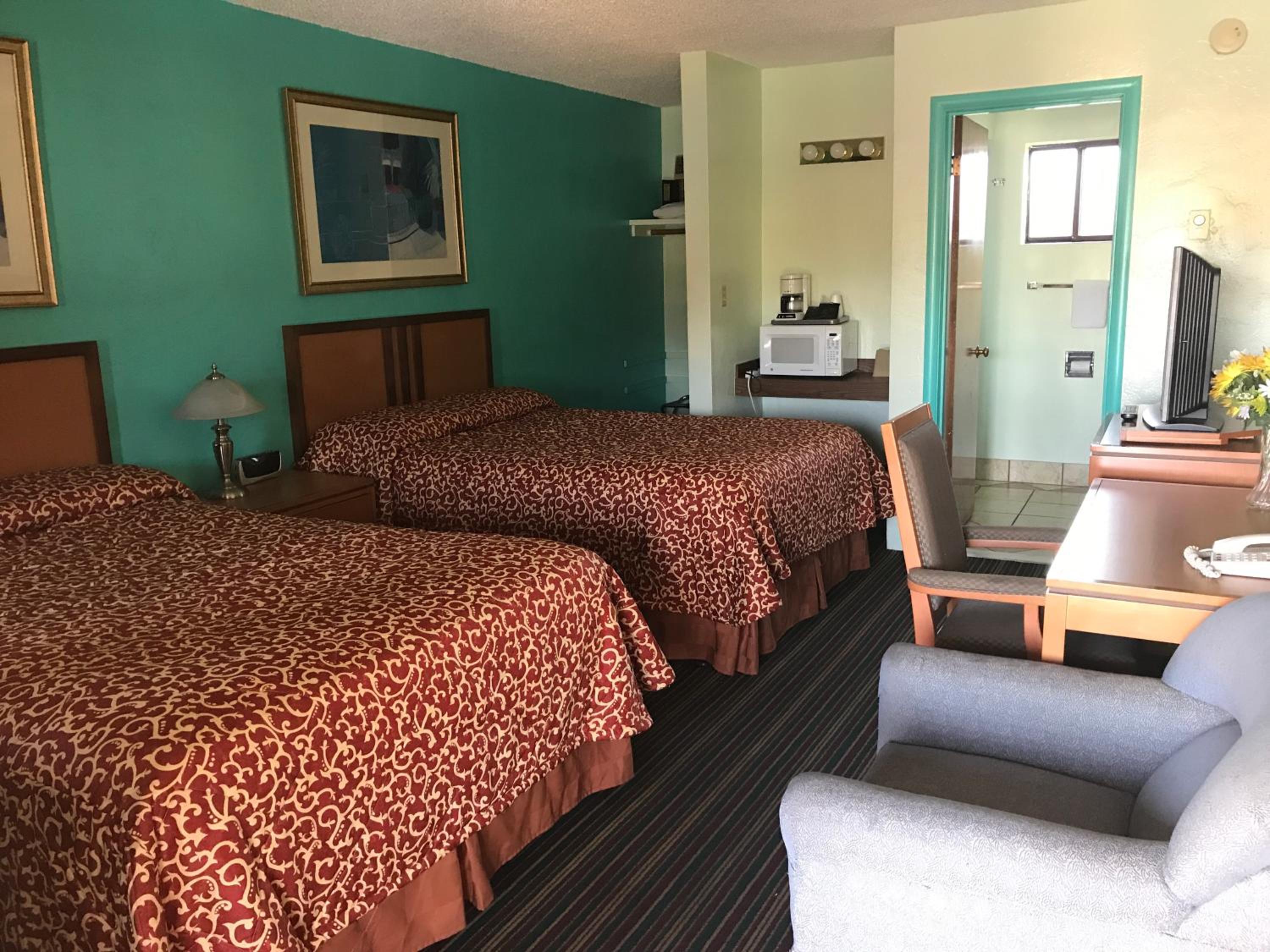 Double Room with Two Double Beds - Photo 3