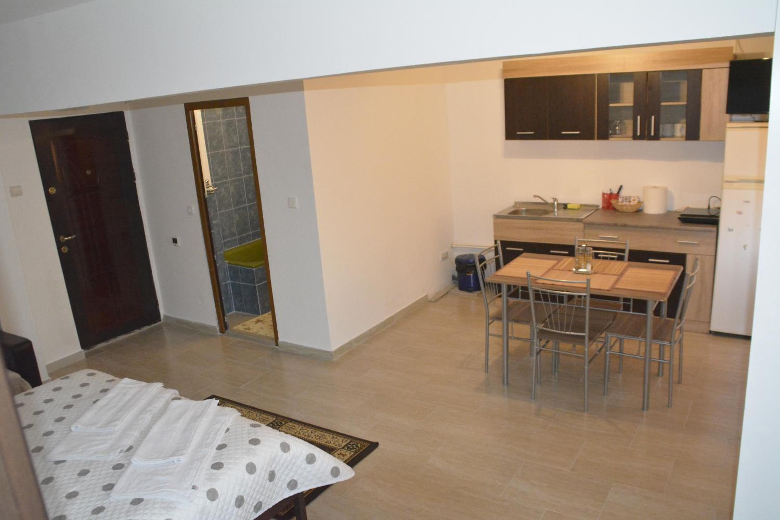 Studio Apartment - Photo 2