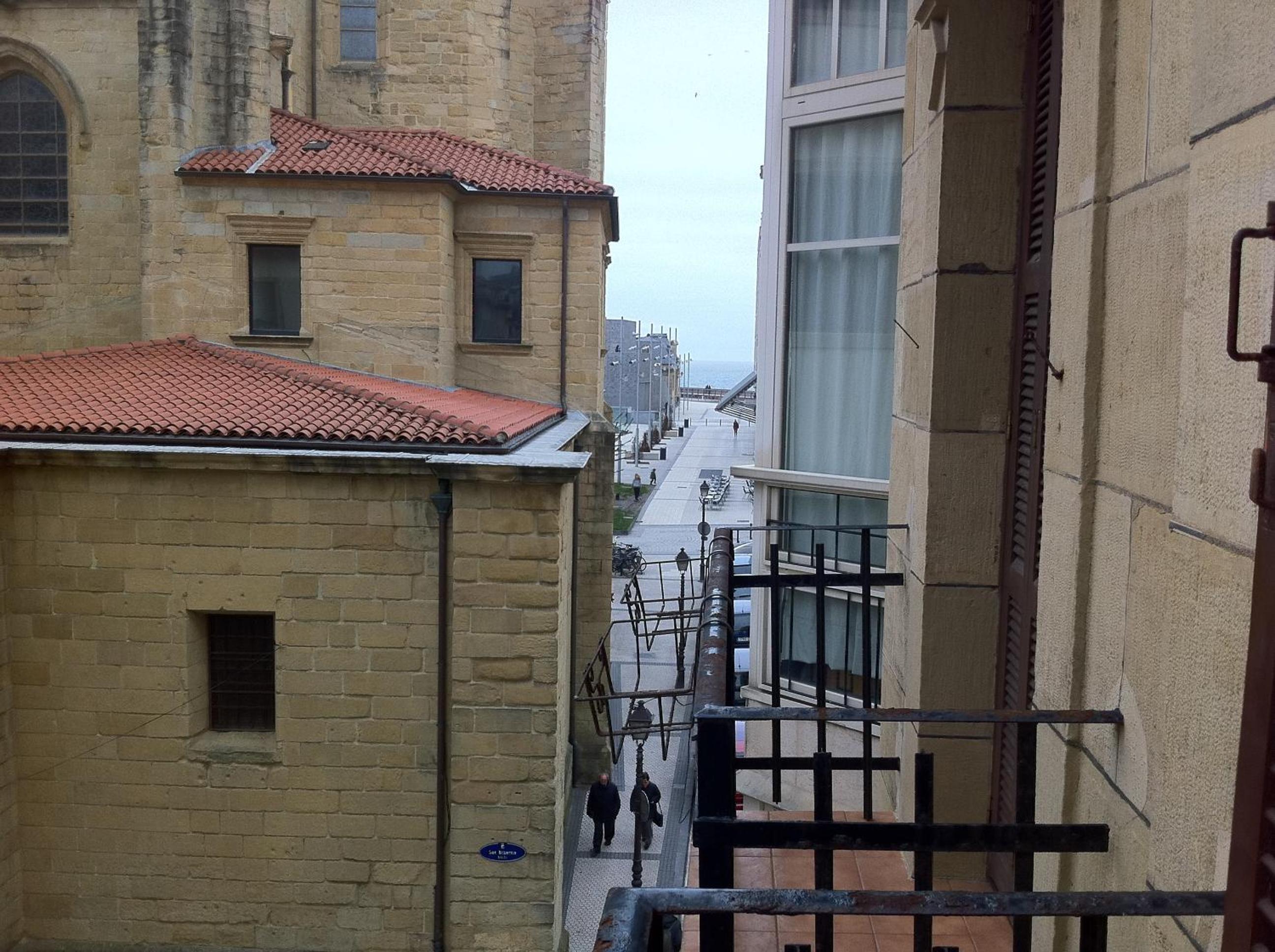 Single Room With Balcony And Shared Bathroom photo 2