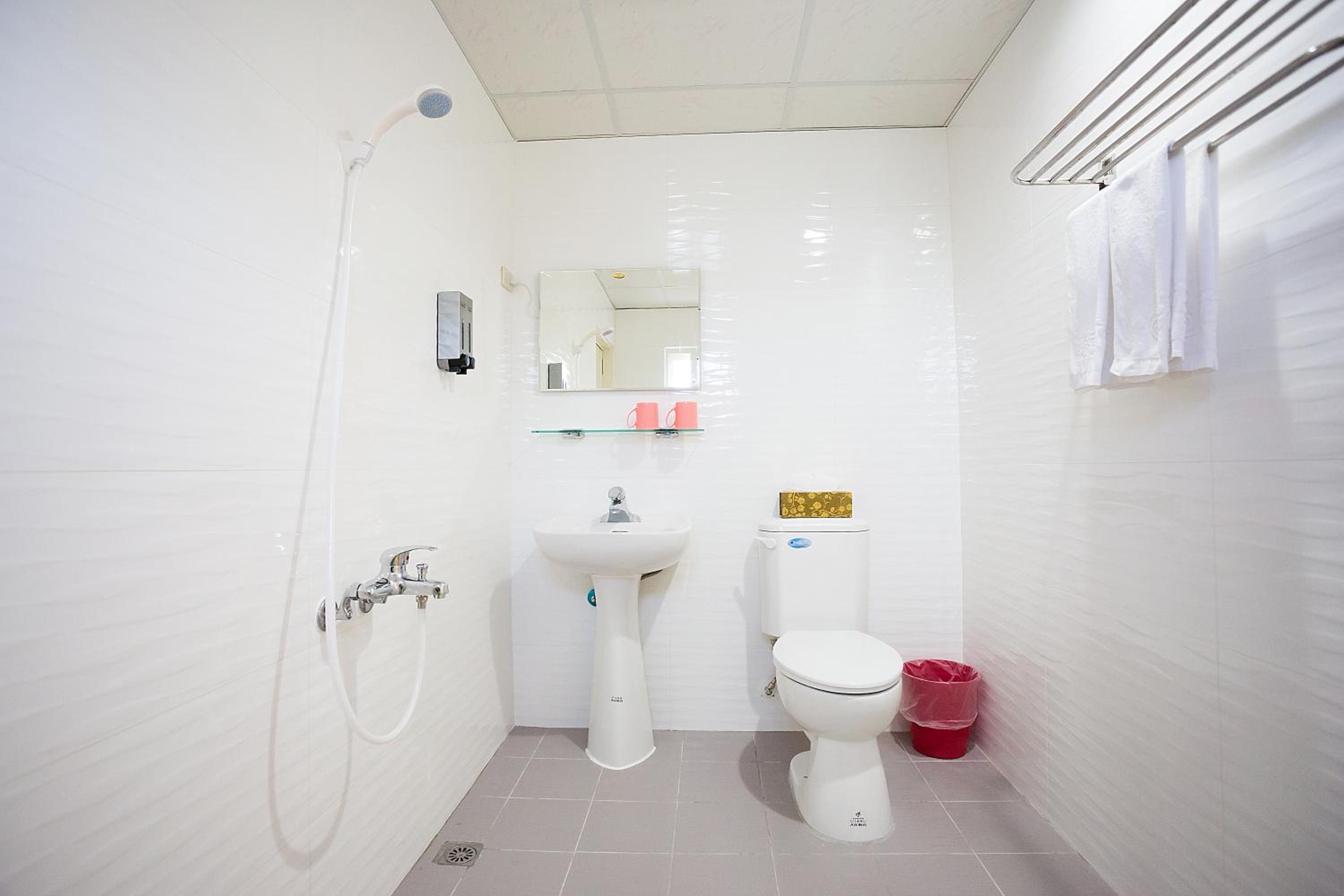 Quadruple Room with Private Bathroom photo 2