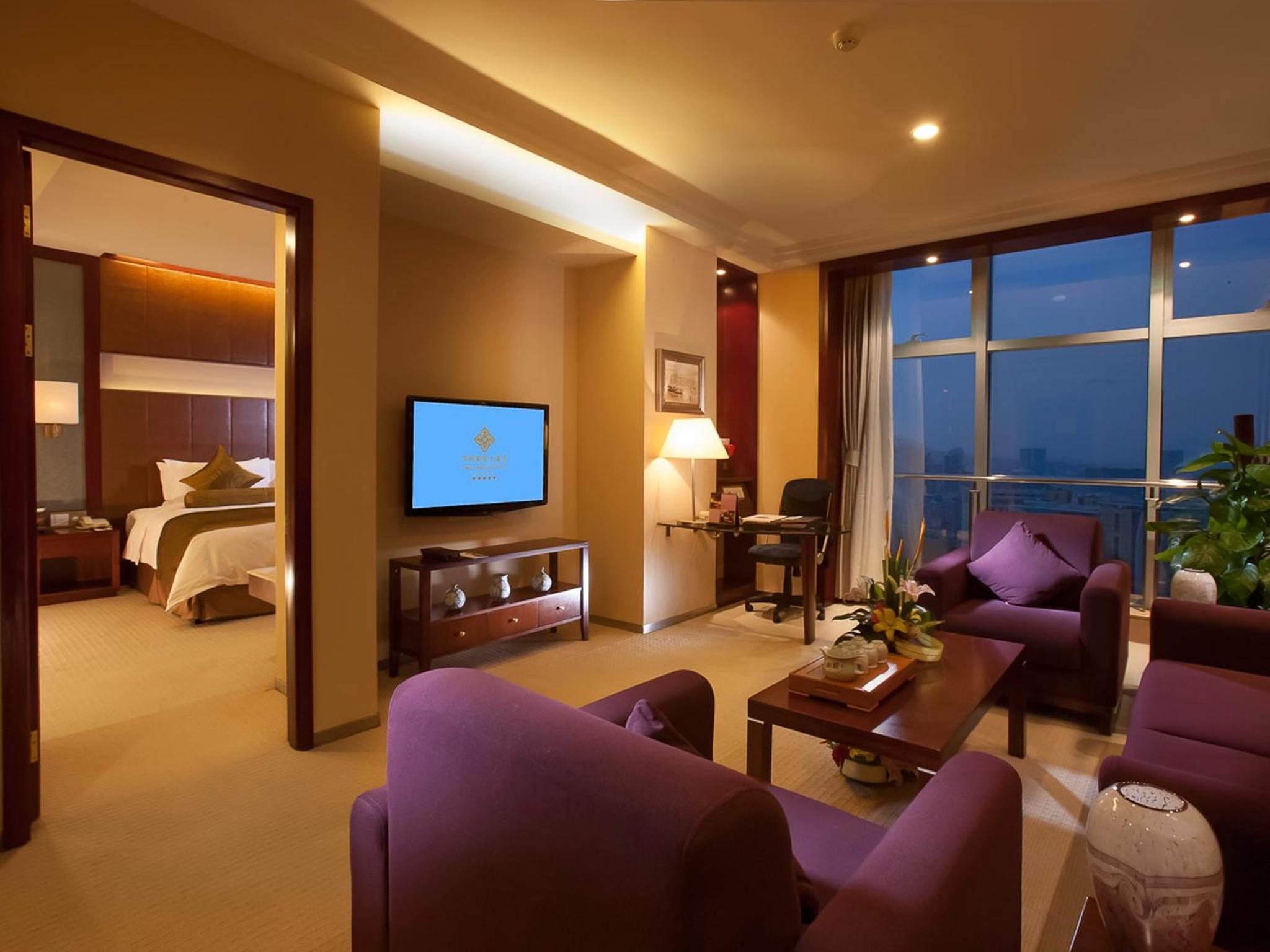 Deluxe Suite