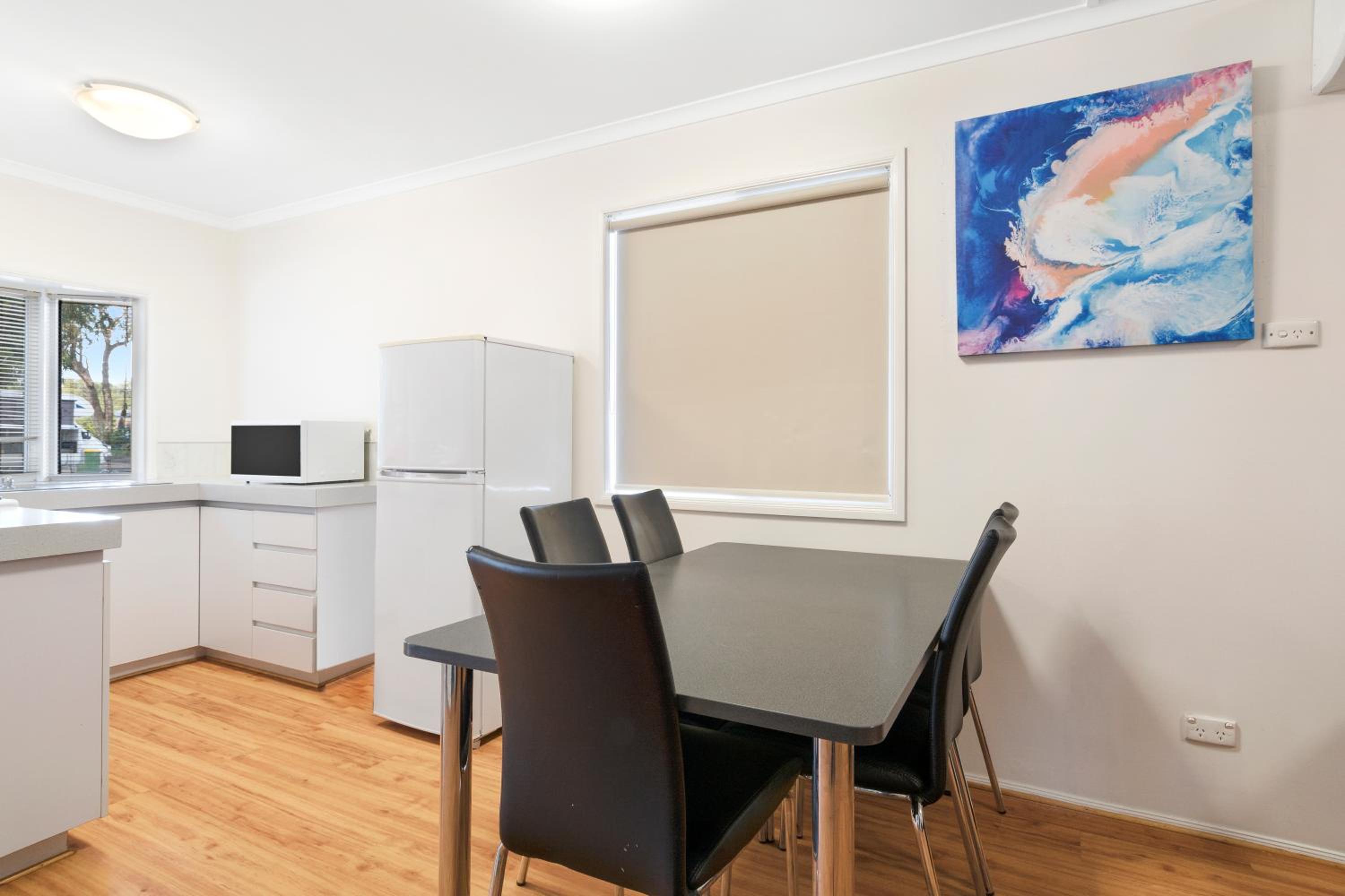 Standard 2 Bedroom Cabin - Photo 4