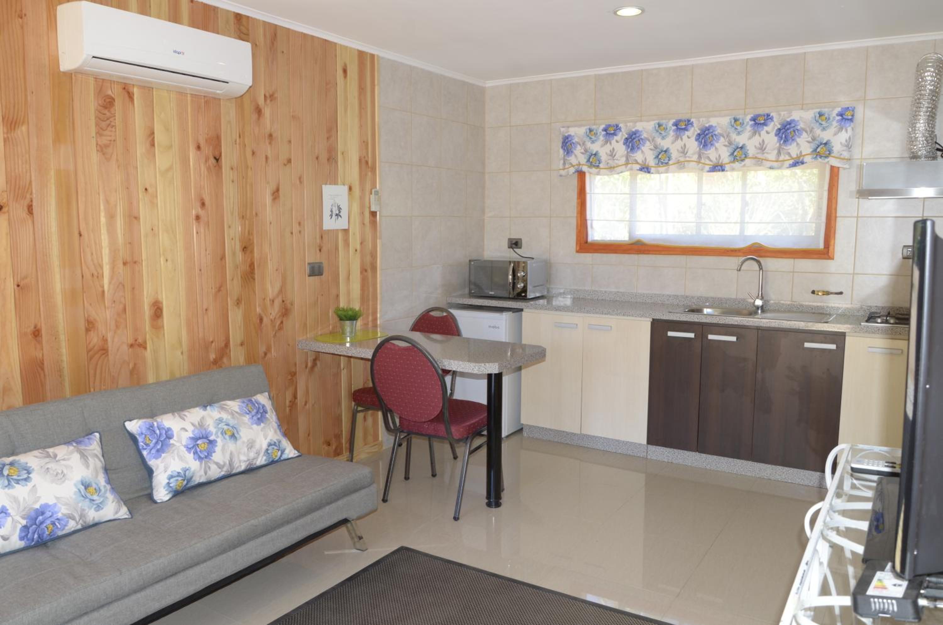 One-Bedroom House photo 2