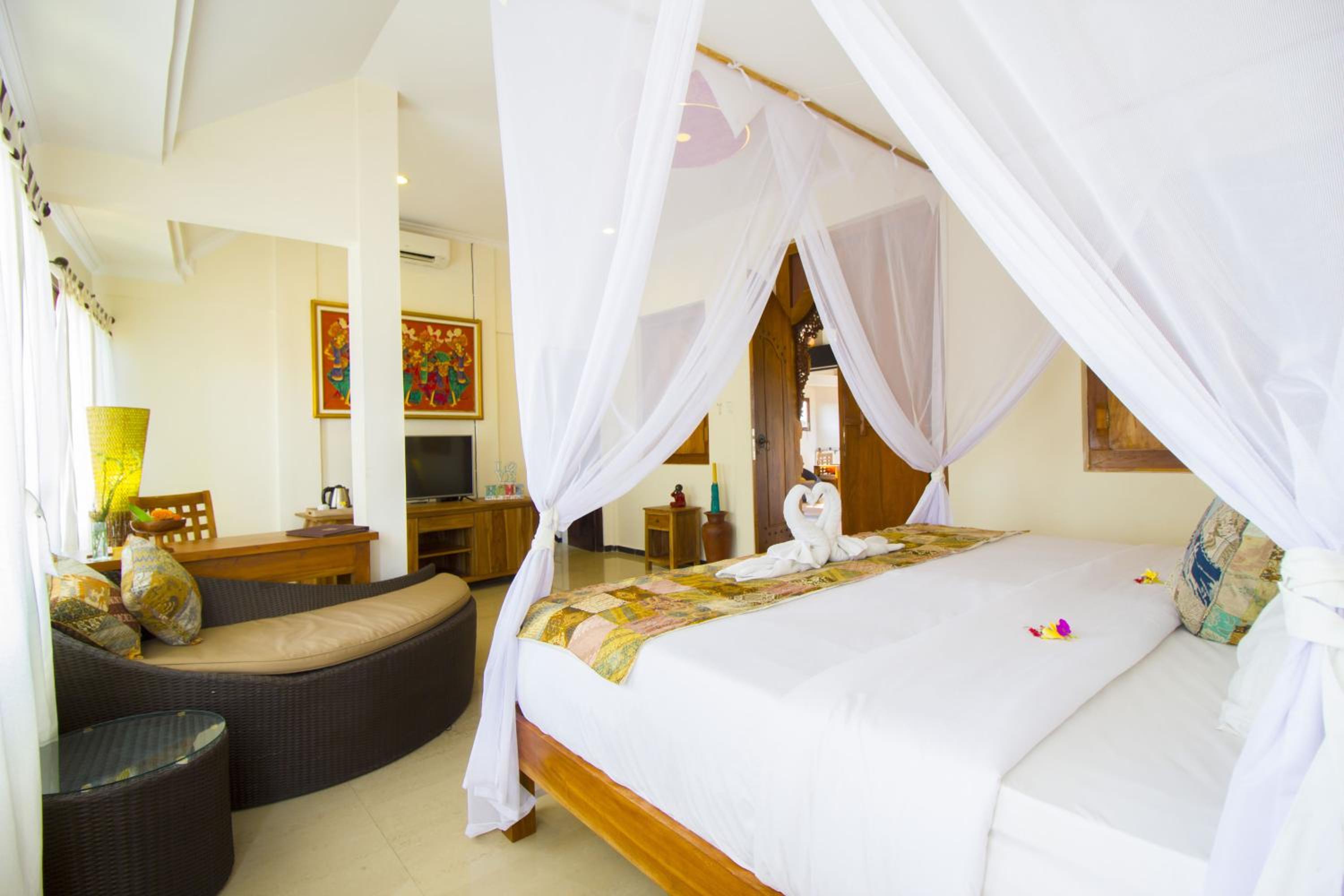 Suite with Free Benefits