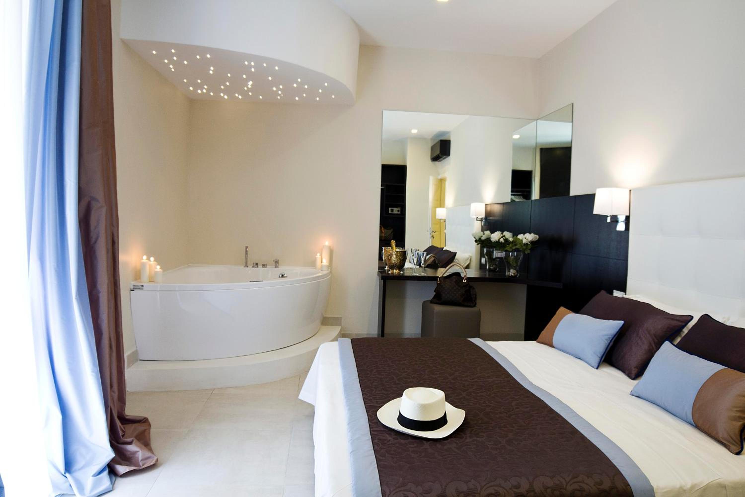 Junior Suite with Hot Tub photo 1