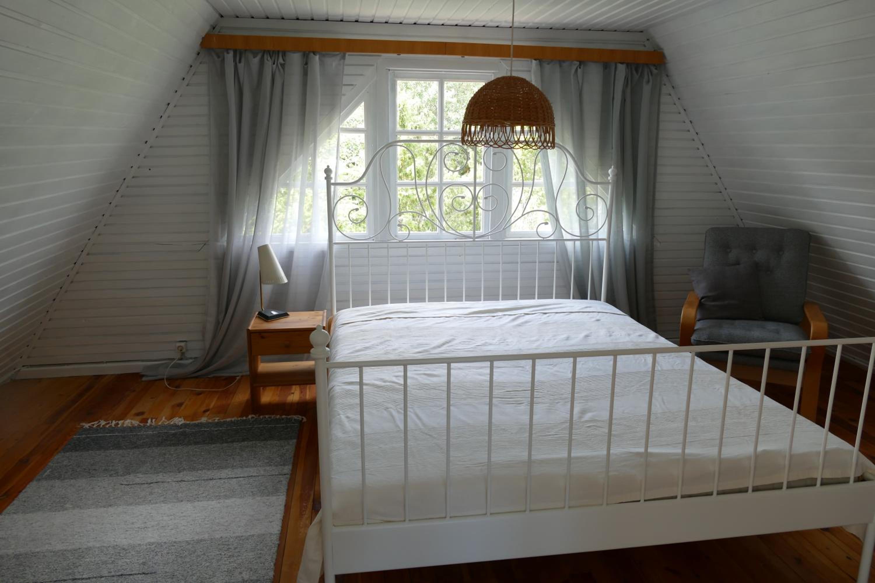 Three-Bedroom House photo 2