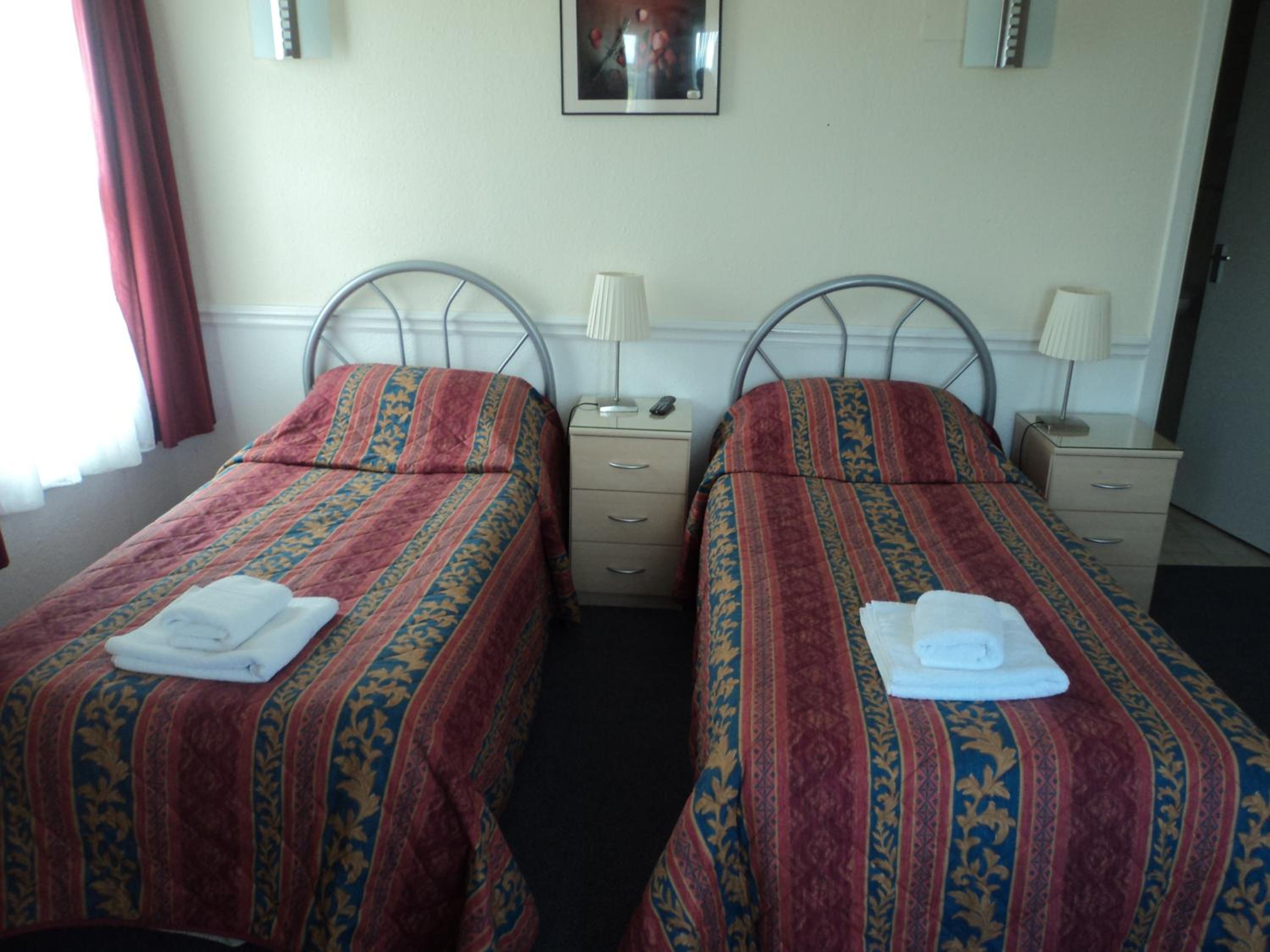 Twin Room - Photo 1