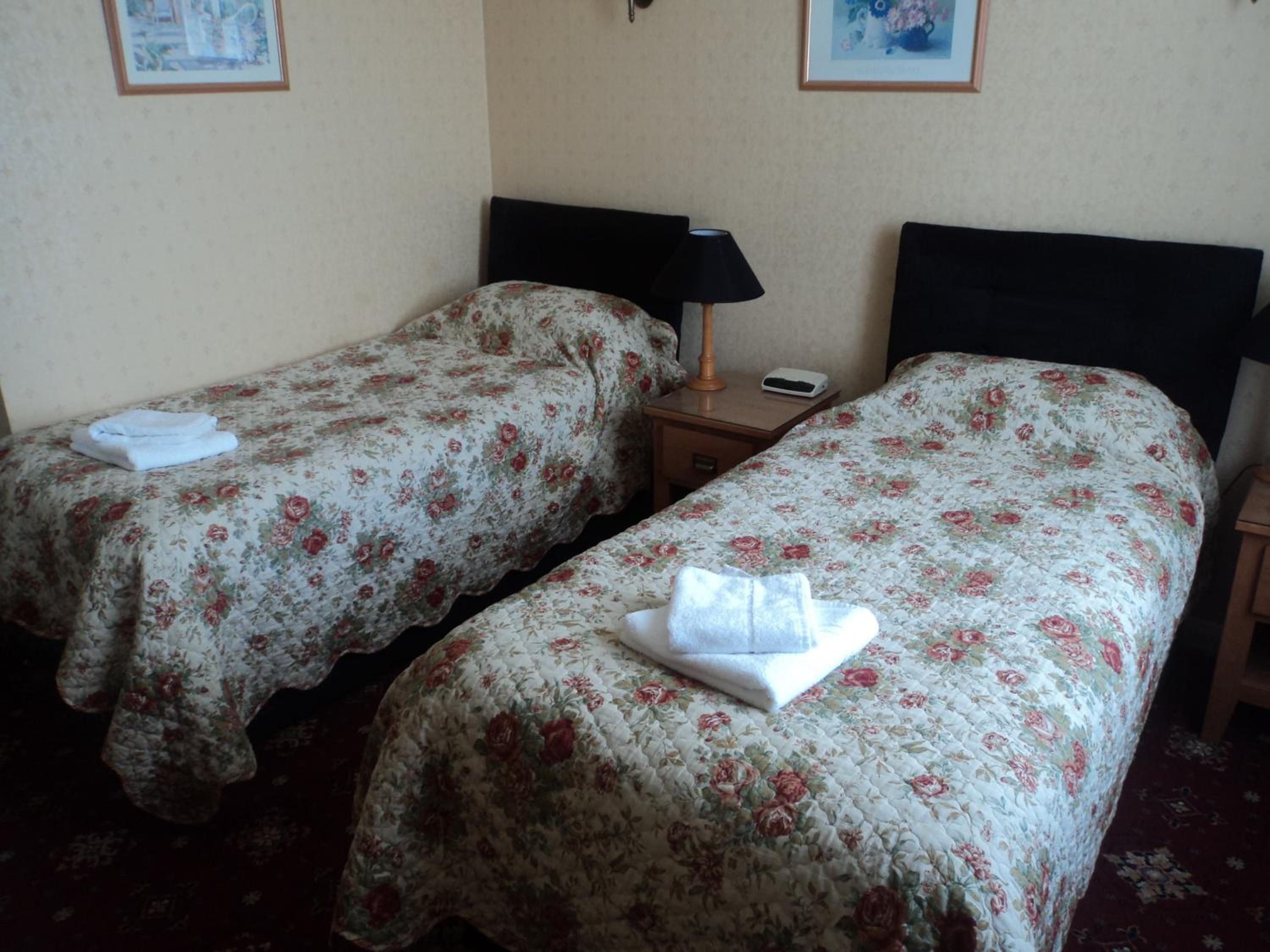 Twin Room - Photo 2