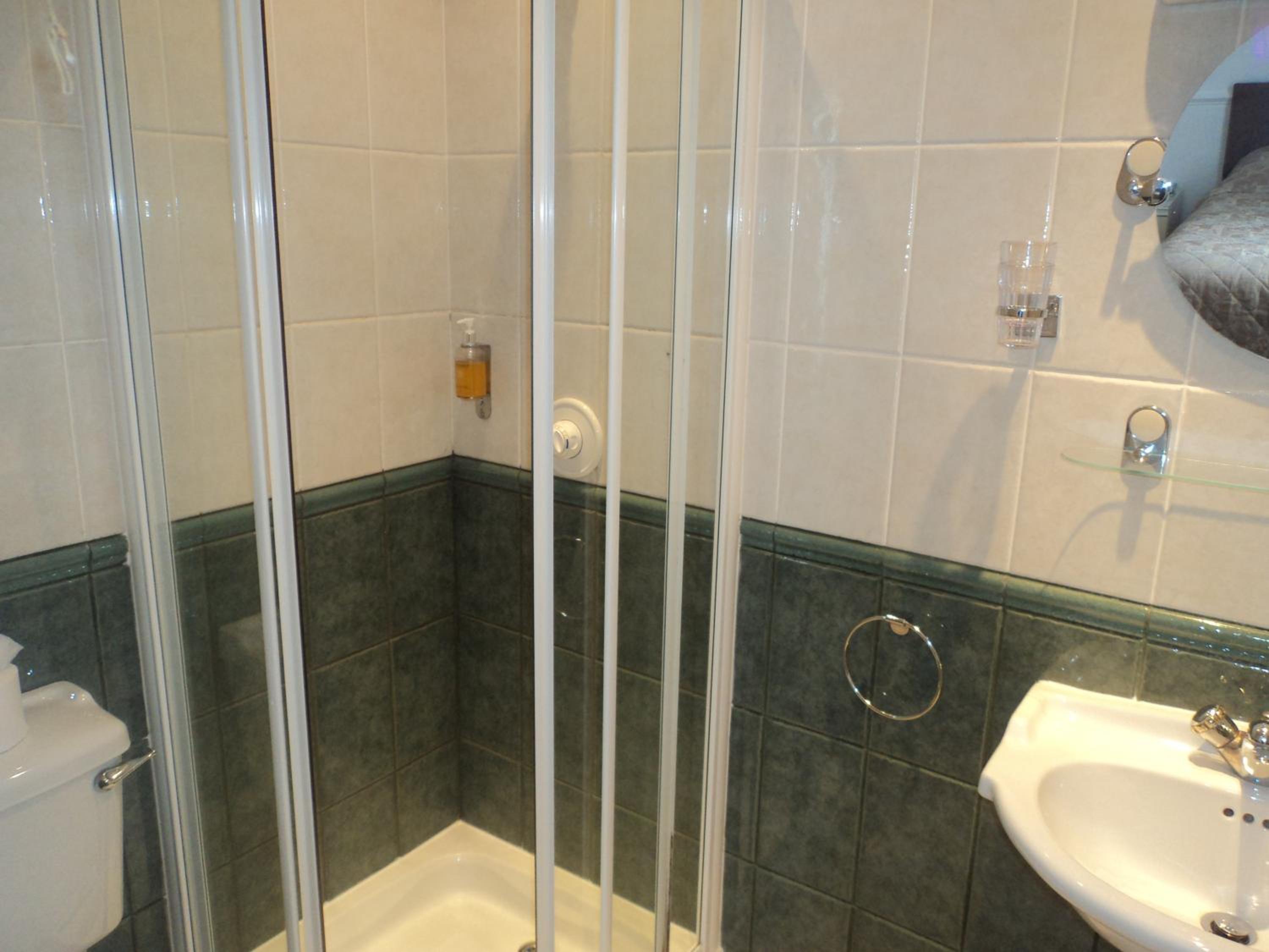 Large Double Room - Photo 8