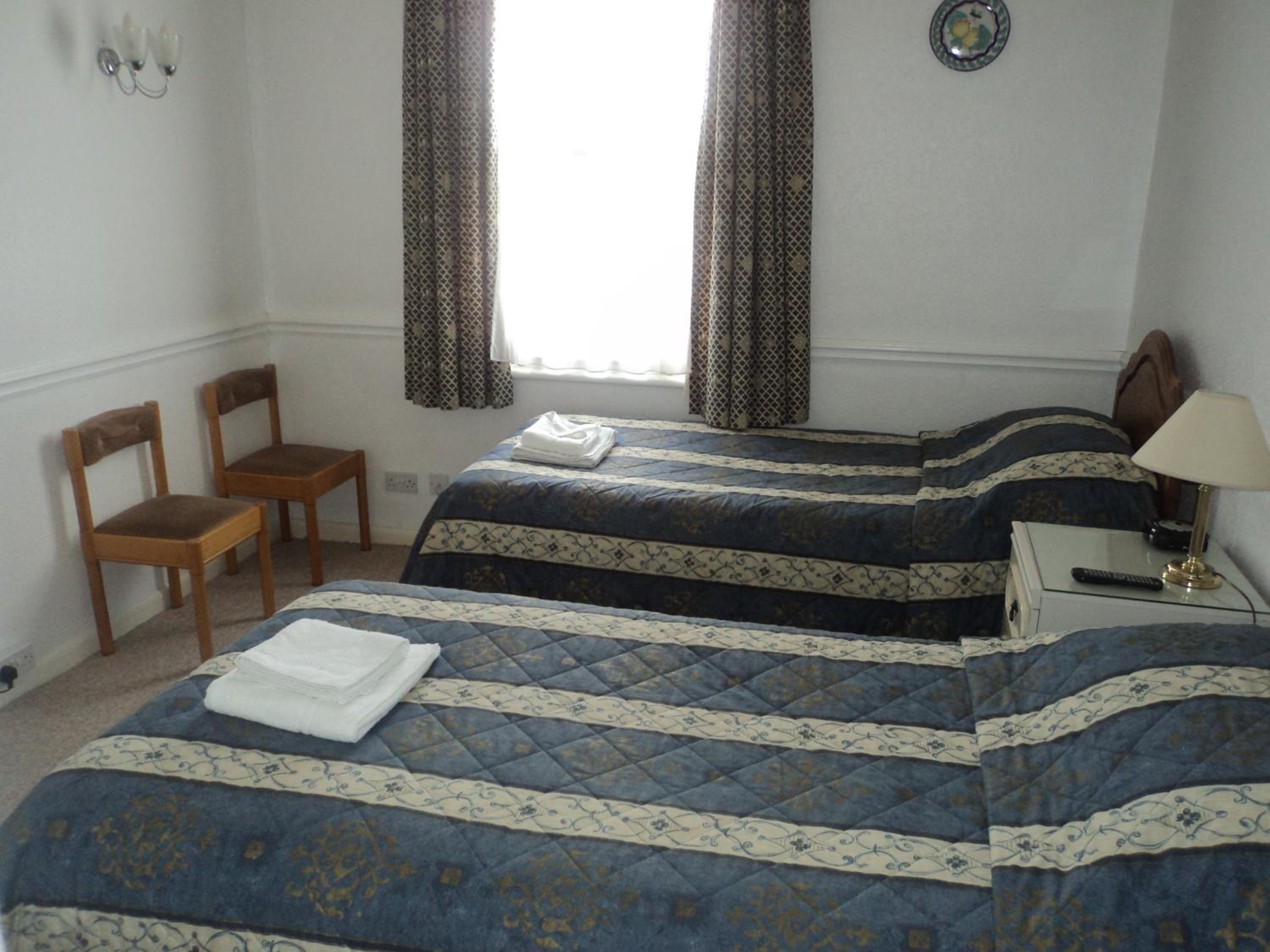 Twin Room - Photo 10