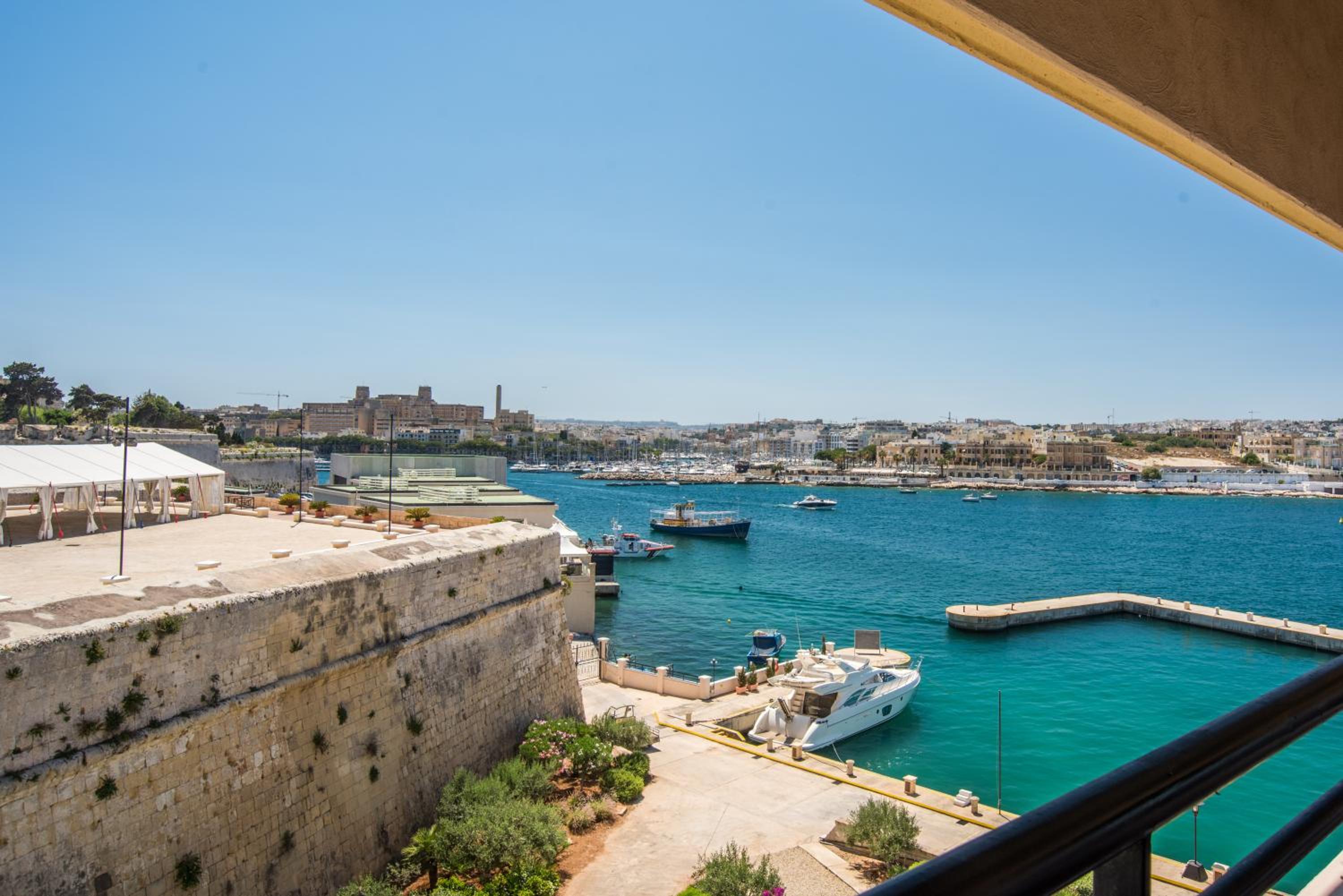 Deluxe Double or Twin Room with Partial Sea View - Photo 6
