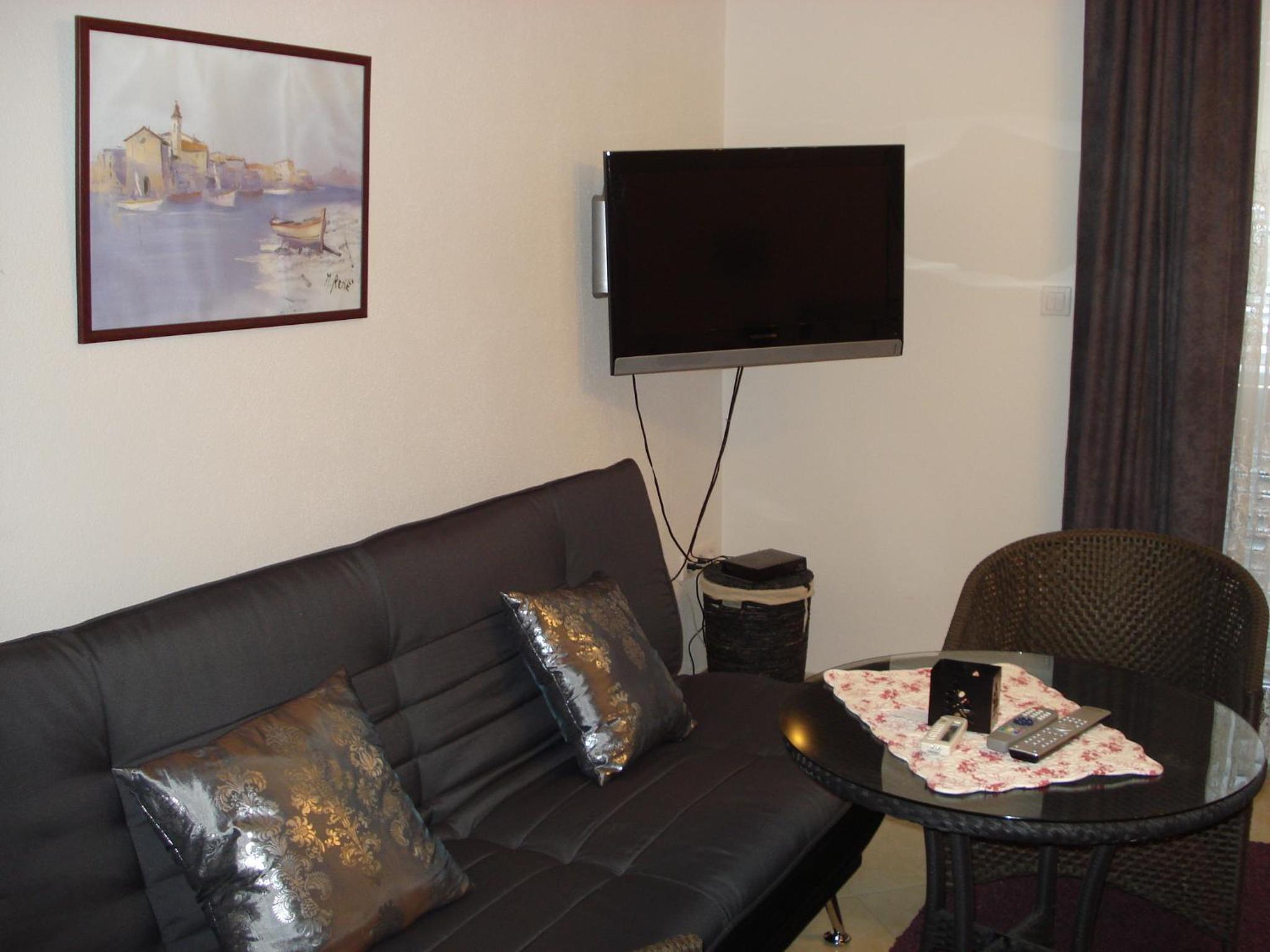 Apartment with Terrace and Sea View - Photo 7