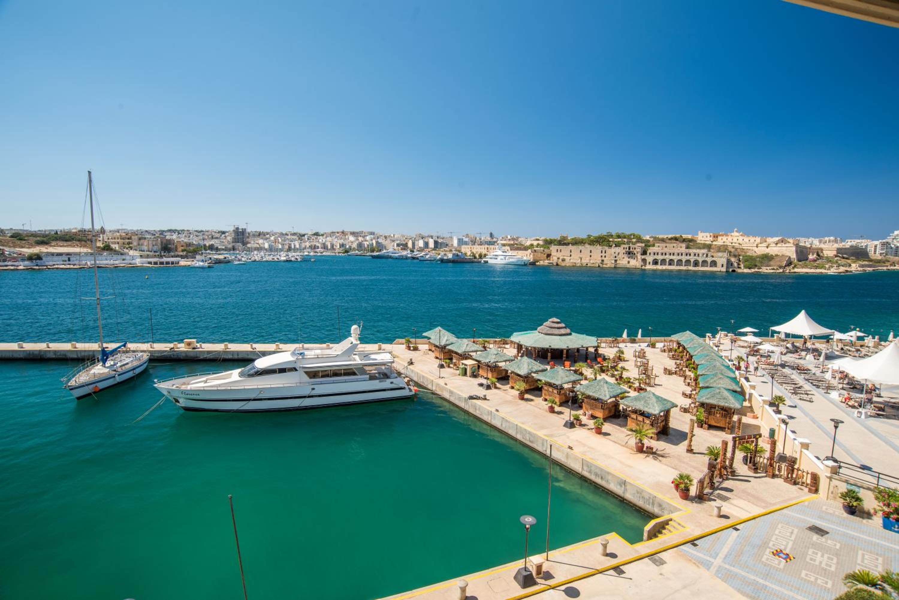 Deluxe Double Room with Full Sea View - Photo 5