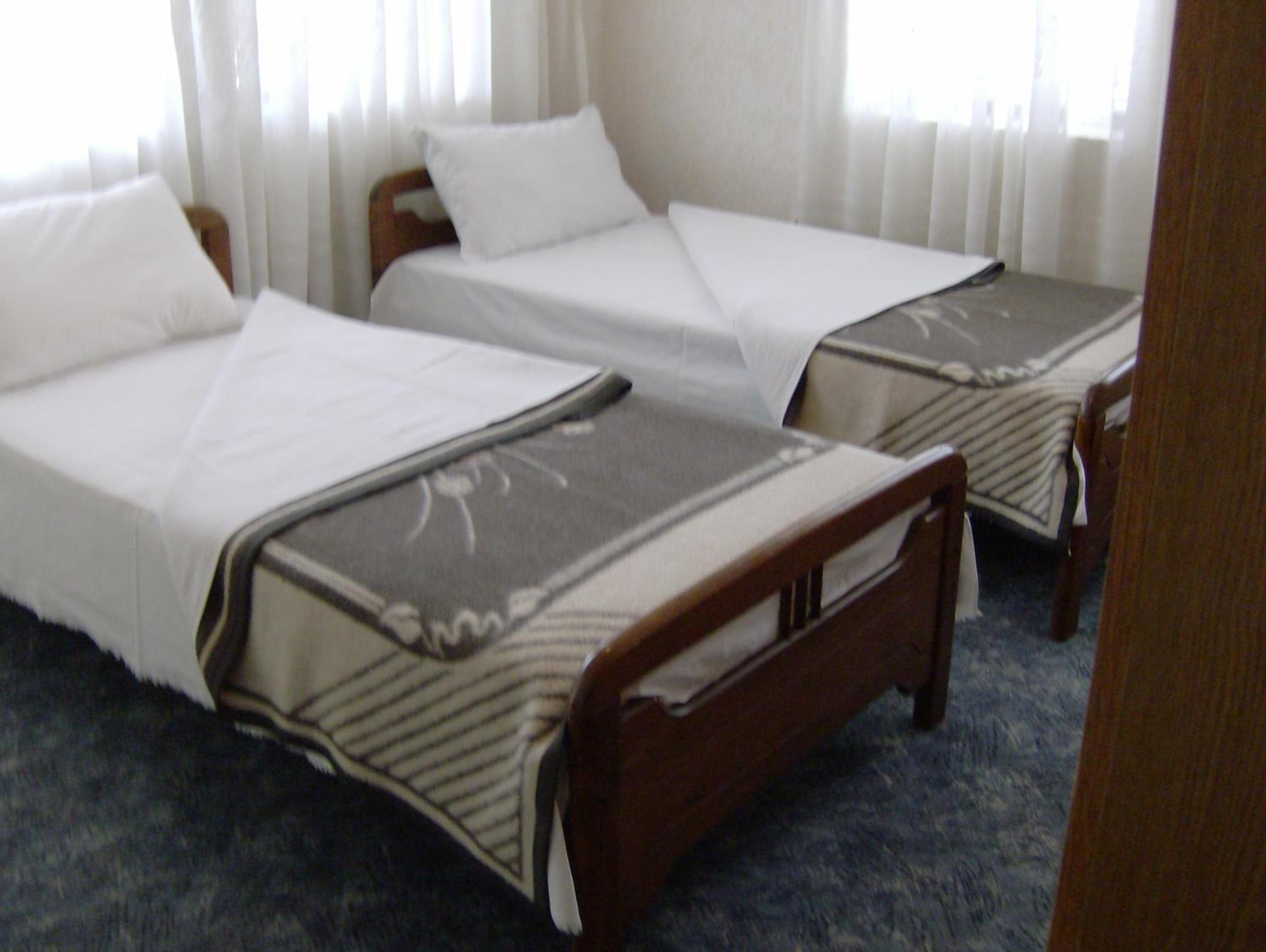Twin Room - Photo 4