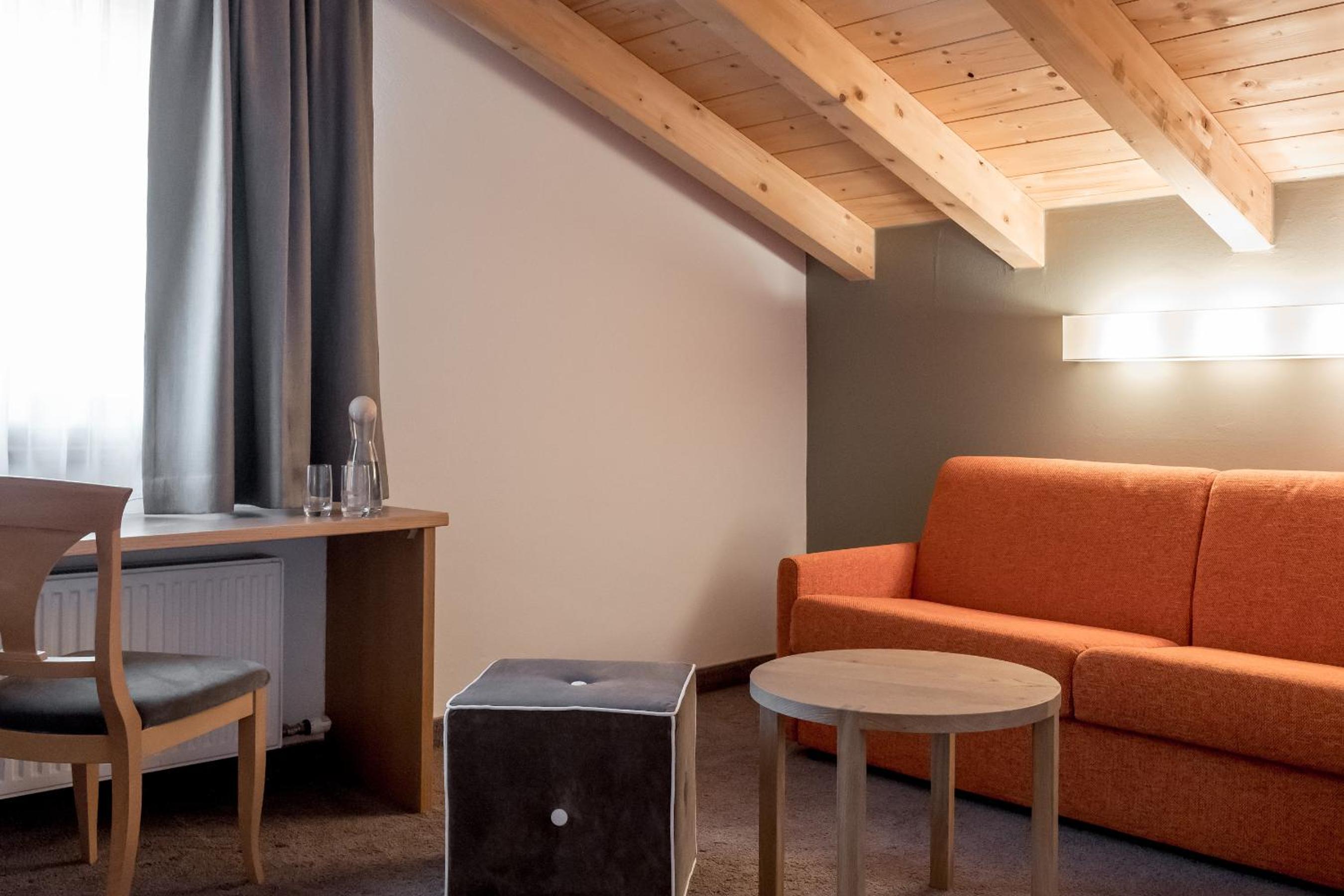 Family Room (2 Adults + 2 Children)