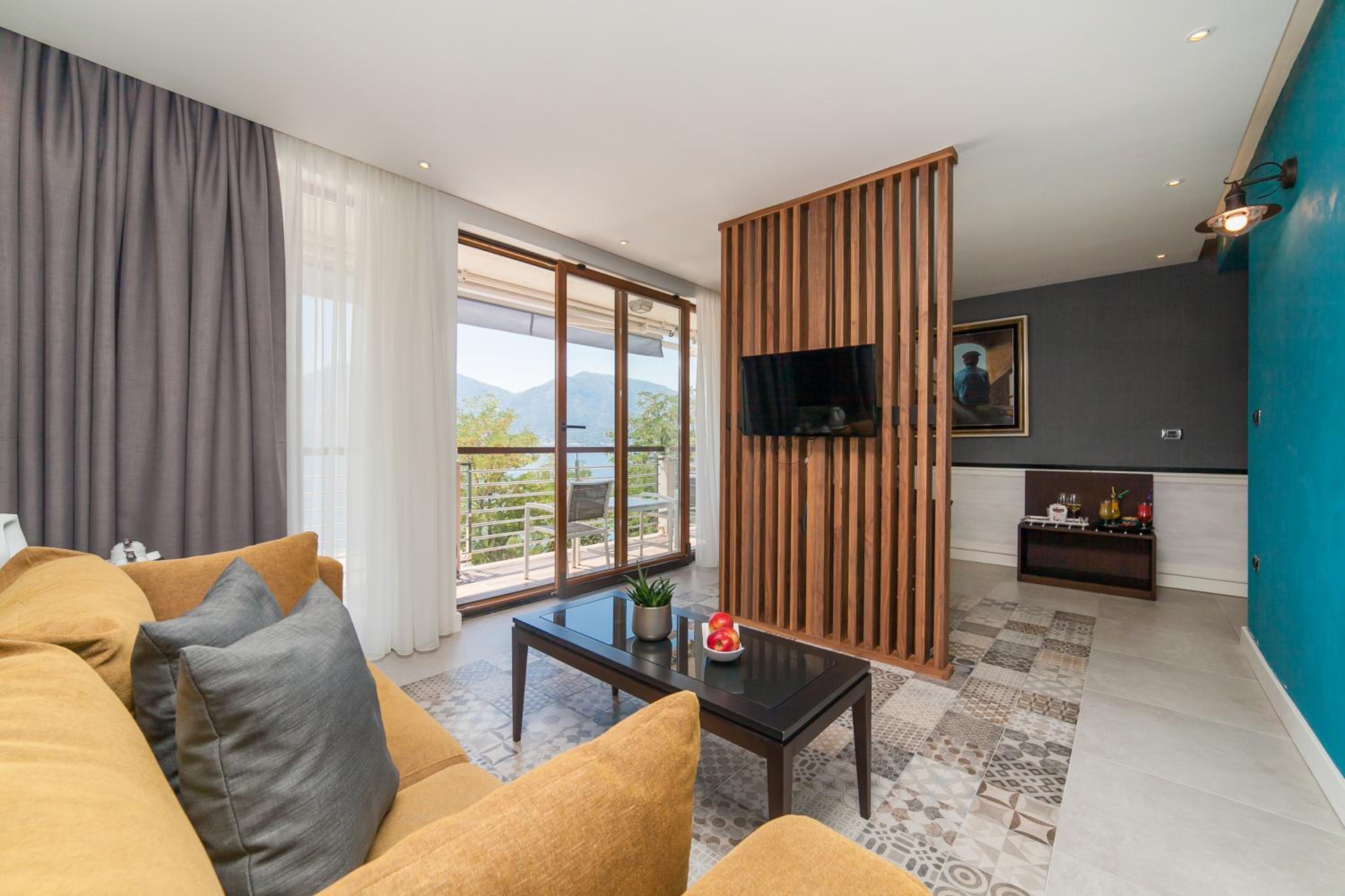 One-Bedroom Family Suite with Sea View